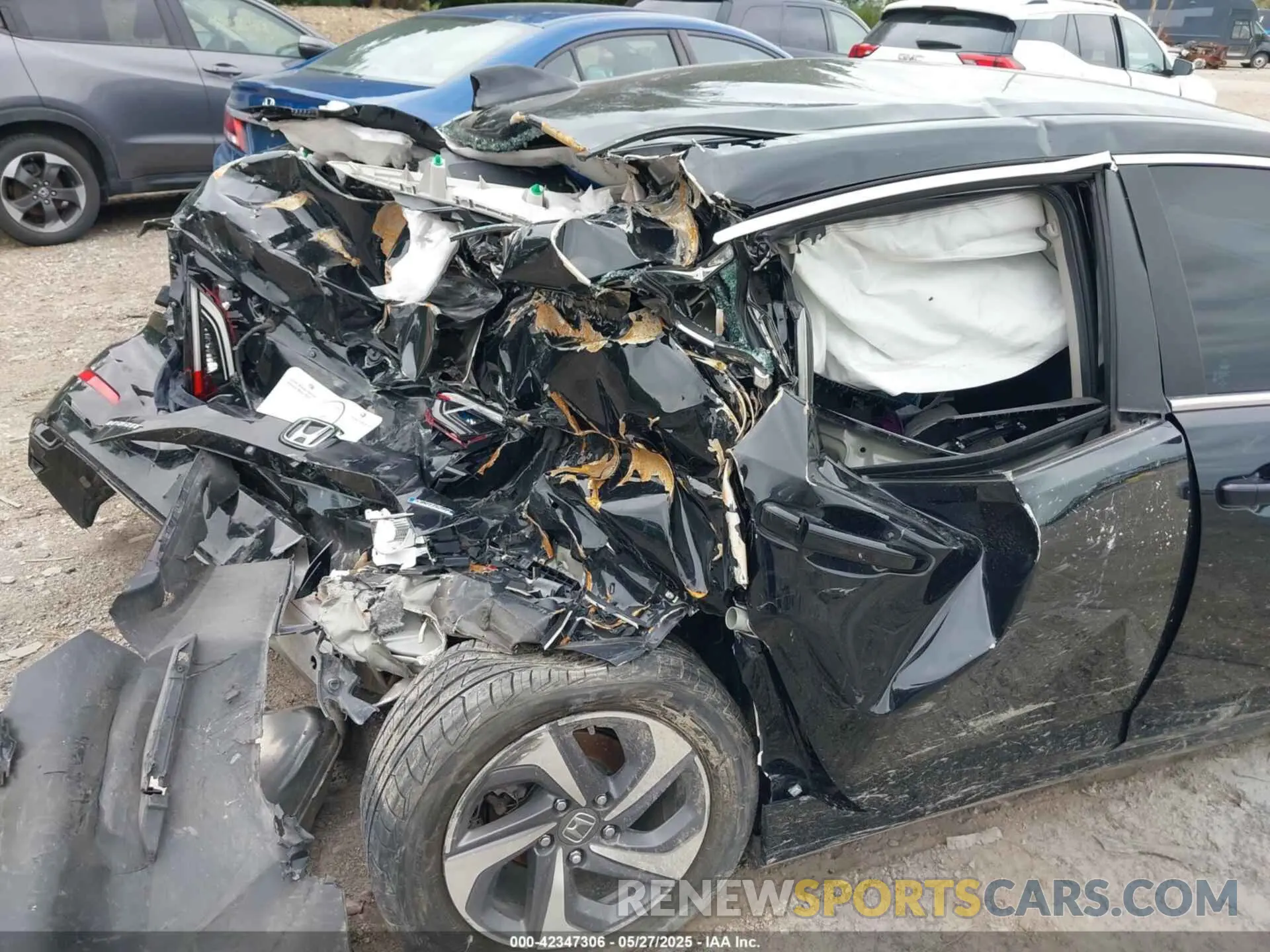 6 Photograph of a damaged car 19XZE4F10KE003376 HONDA INSIGHT 2019
