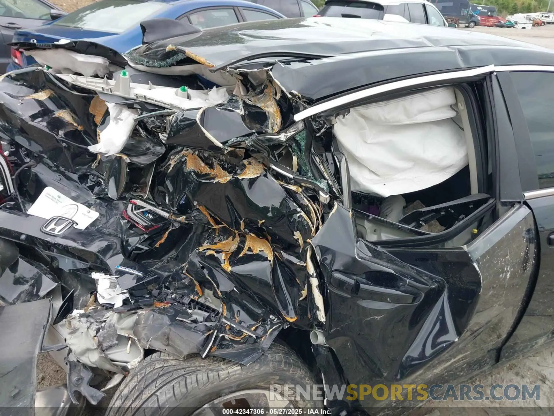 8 Photograph of a damaged car 19XZE4F10KE003376 HONDA INSIGHT 2019