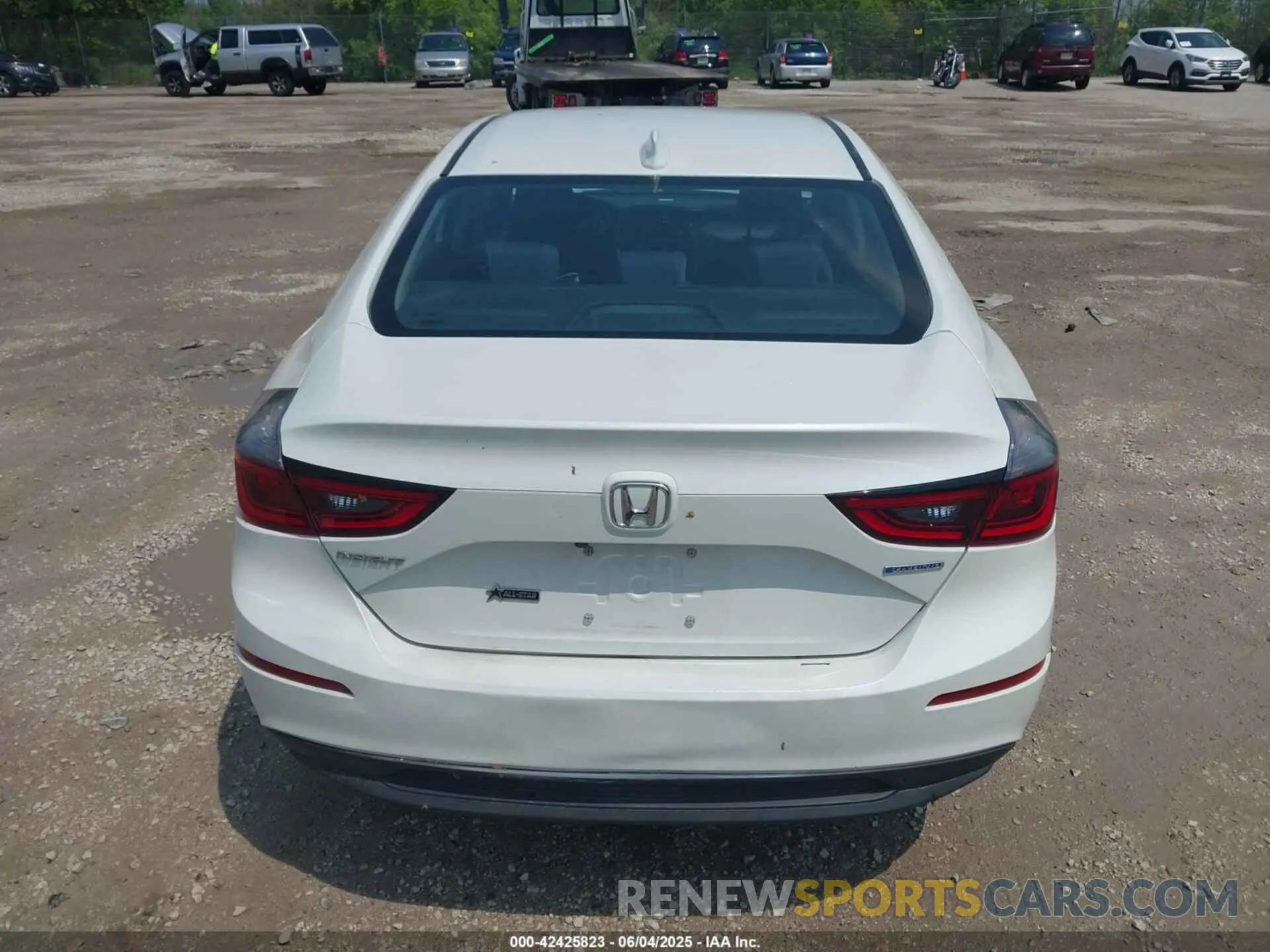 16 Photograph of a damaged car 19XZE4F10KE029699 HONDA INSIGHT 2019
