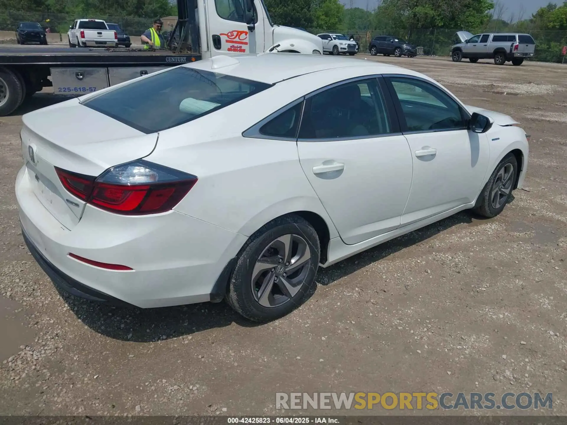 4 Photograph of a damaged car 19XZE4F10KE029699 HONDA INSIGHT 2019