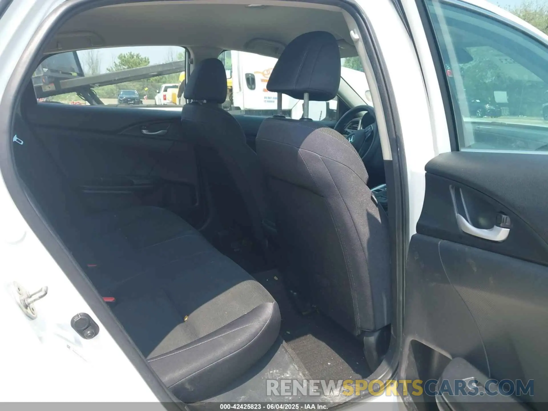 8 Photograph of a damaged car 19XZE4F10KE029699 HONDA INSIGHT 2019