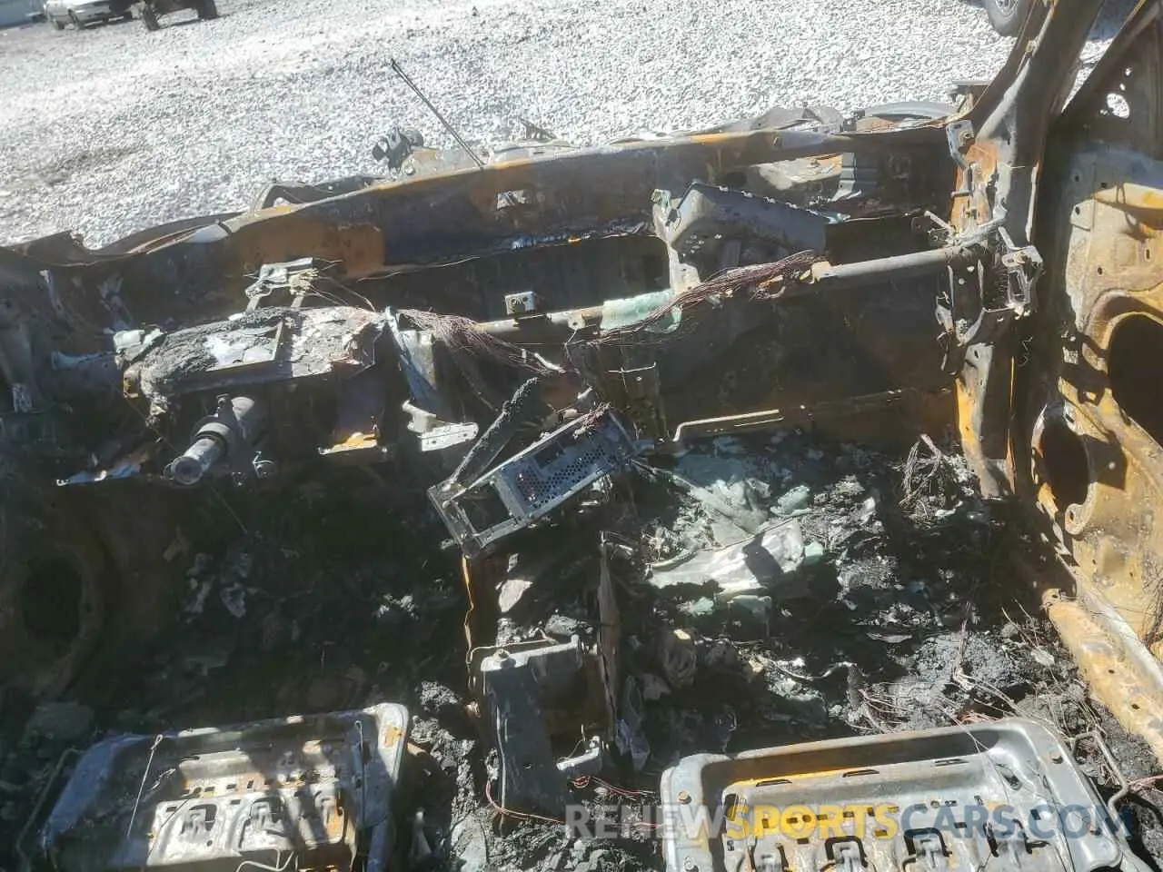 8 Photograph of a damaged car 19XZE4F13KE013593 HONDA INSIGHT 2019