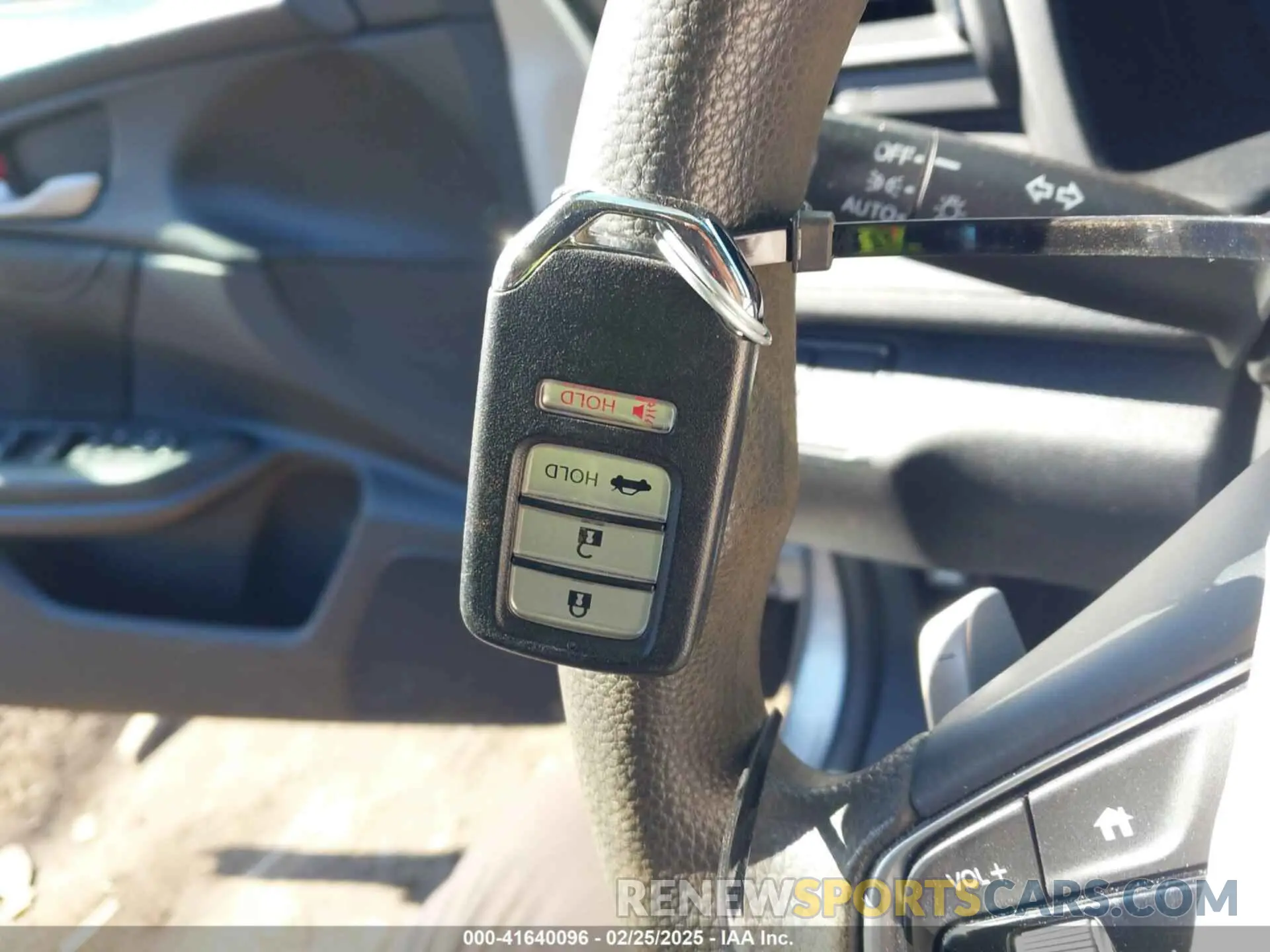 11 Photograph of a damaged car 19XZE4F14KE013196 HONDA INSIGHT 2019