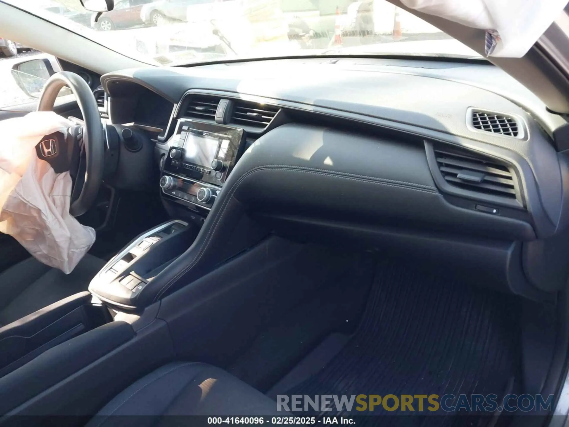5 Photograph of a damaged car 19XZE4F14KE013196 HONDA INSIGHT 2019