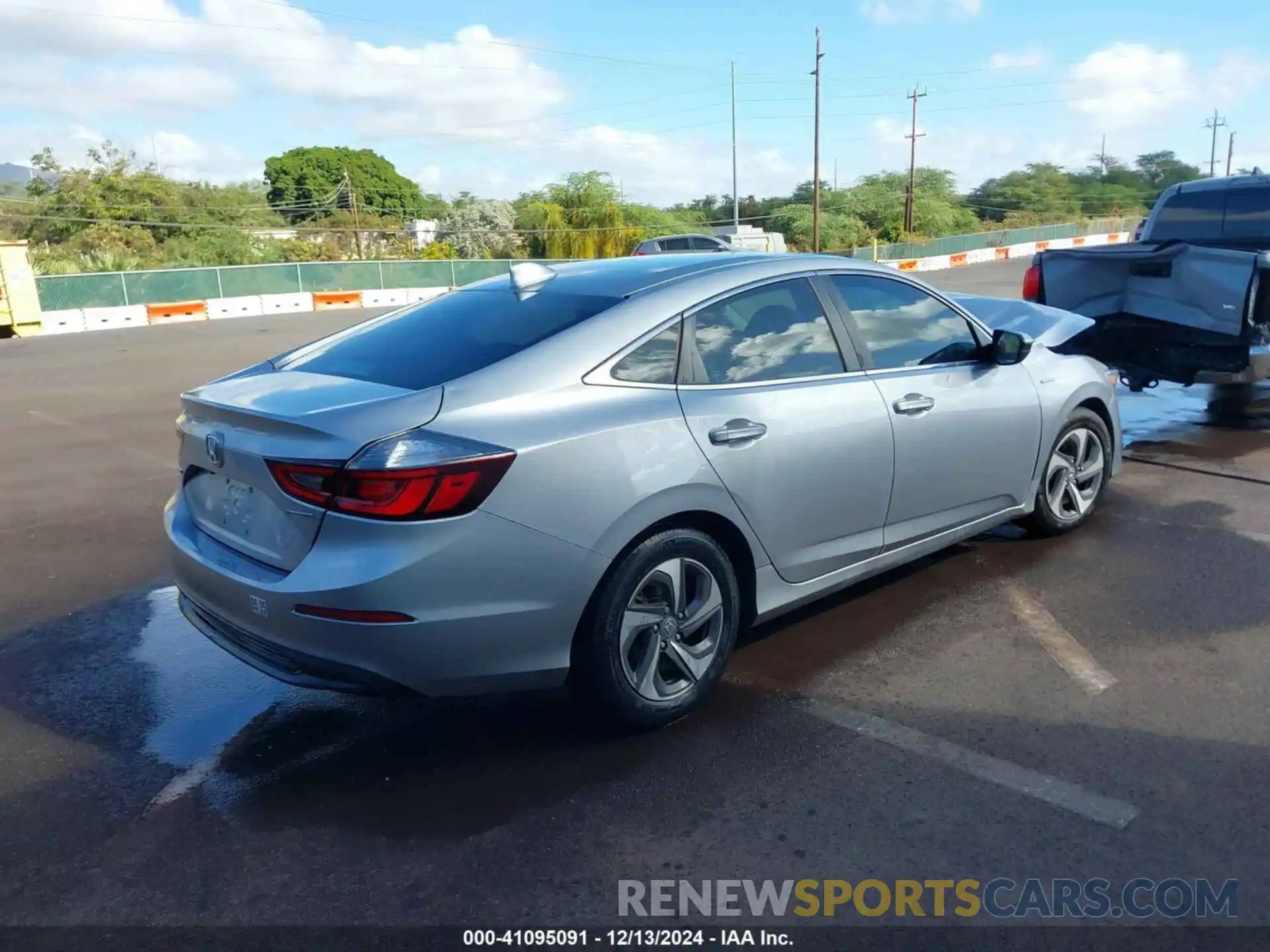 4 Photograph of a damaged car 19XZE4F14KE023761 HONDA INSIGHT 2019