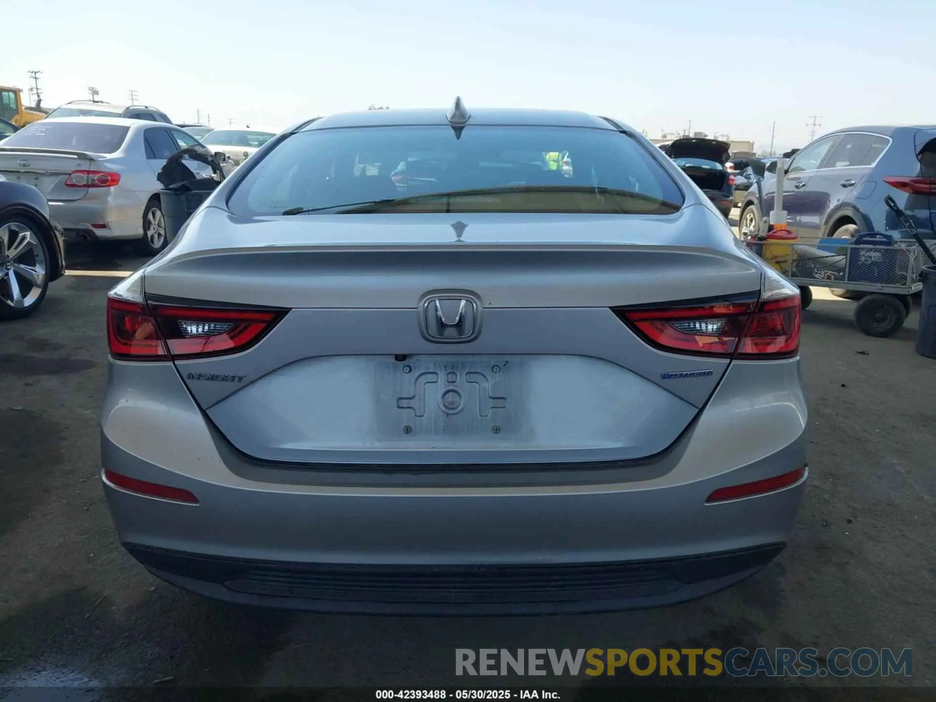 17 Photograph of a damaged car 19XZE4F14KE027597 HONDA INSIGHT 2019