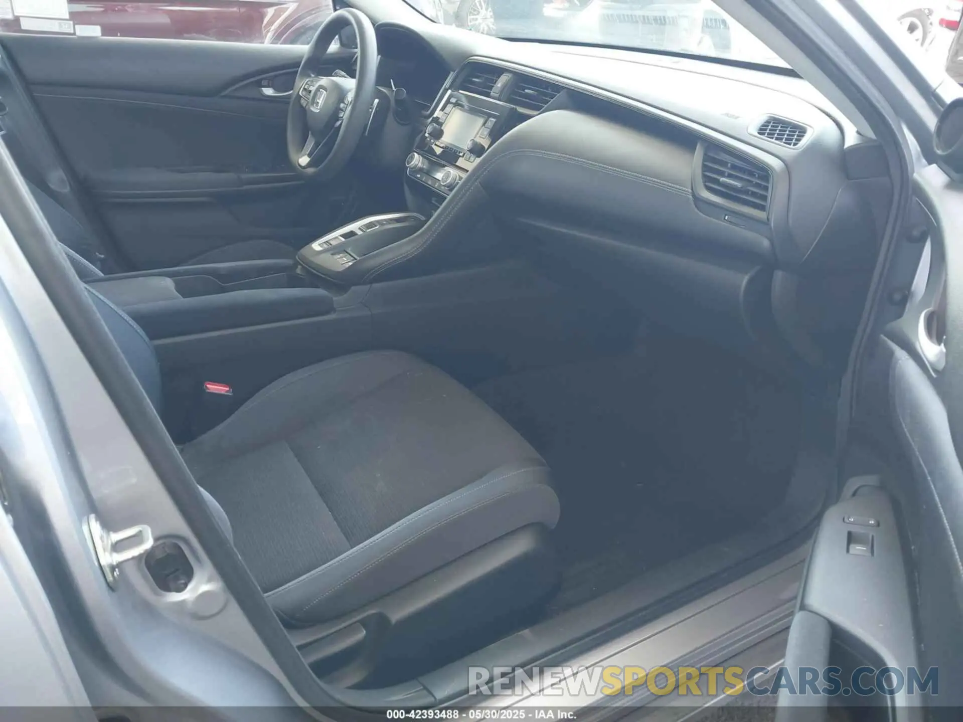 5 Photograph of a damaged car 19XZE4F14KE027597 HONDA INSIGHT 2019