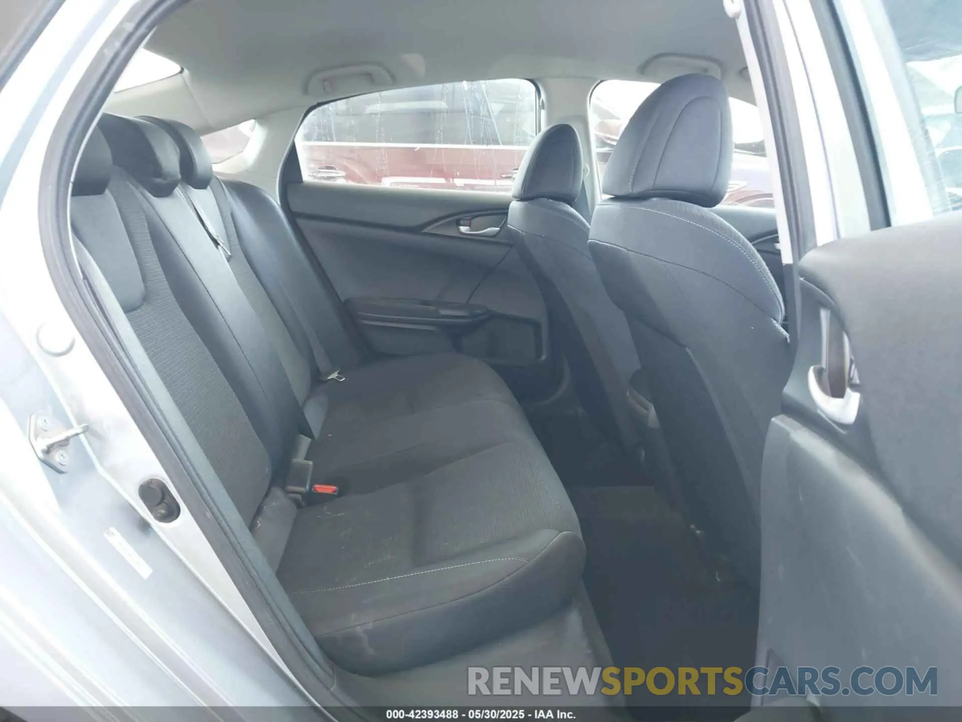 8 Photograph of a damaged car 19XZE4F14KE027597 HONDA INSIGHT 2019