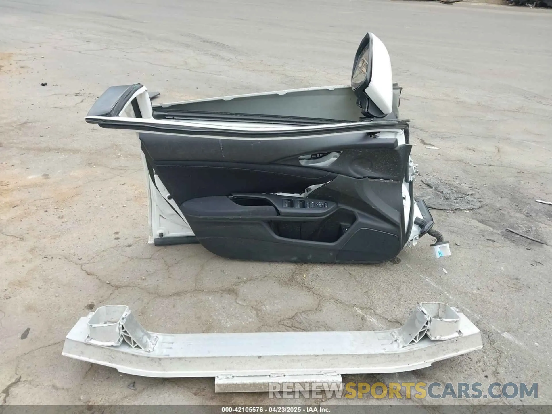 11 Photograph of a damaged car 19XZE4F15KE028600 HONDA INSIGHT 2019