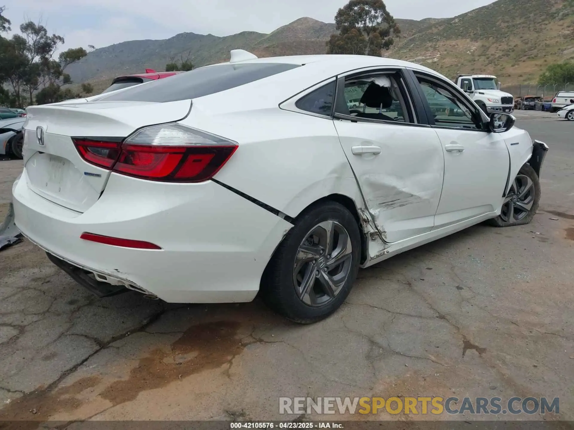 4 Photograph of a damaged car 19XZE4F15KE028600 HONDA INSIGHT 2019