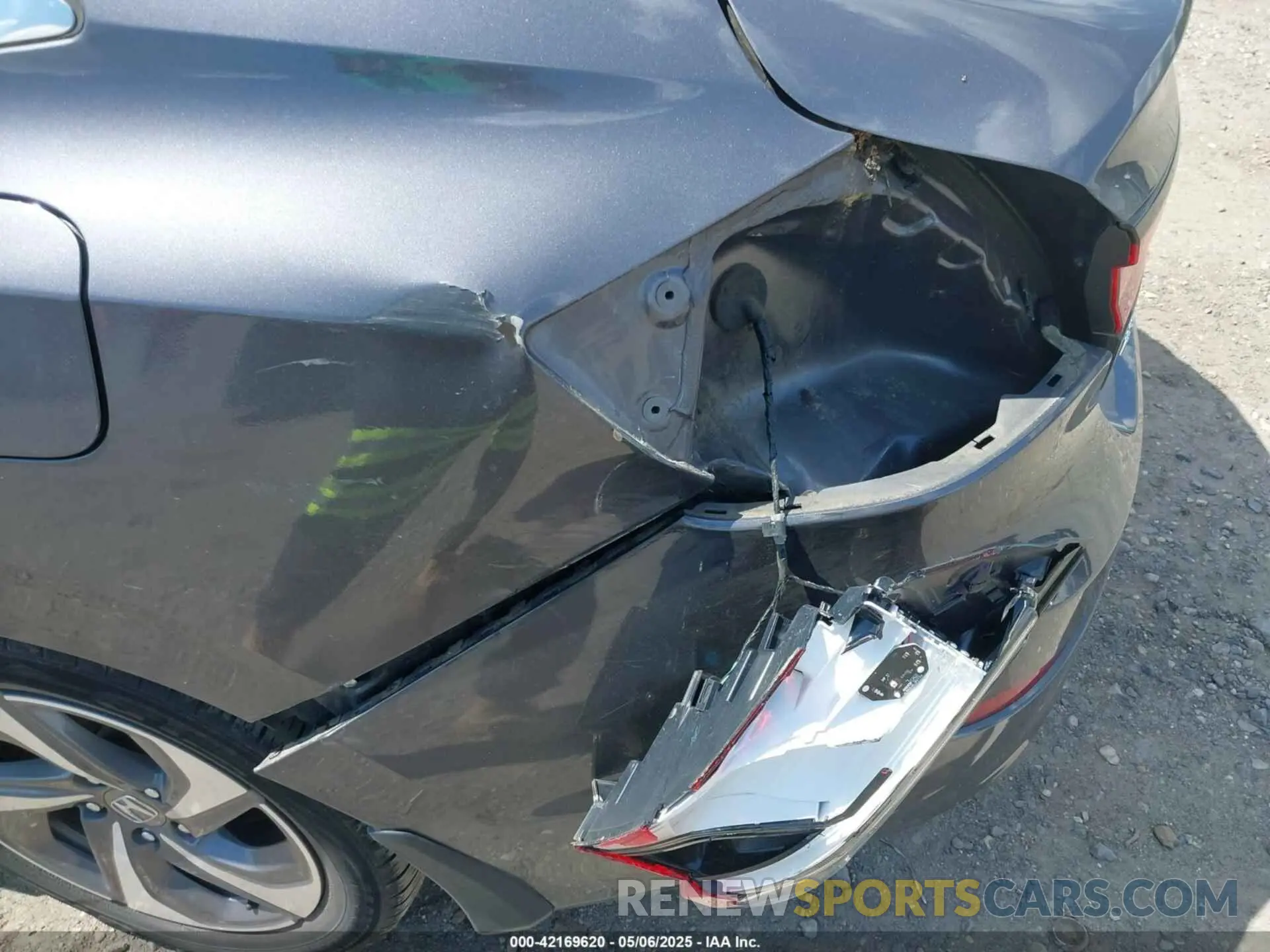 12 Photograph of a damaged car 19XZE4F16KE011059 HONDA INSIGHT 2019