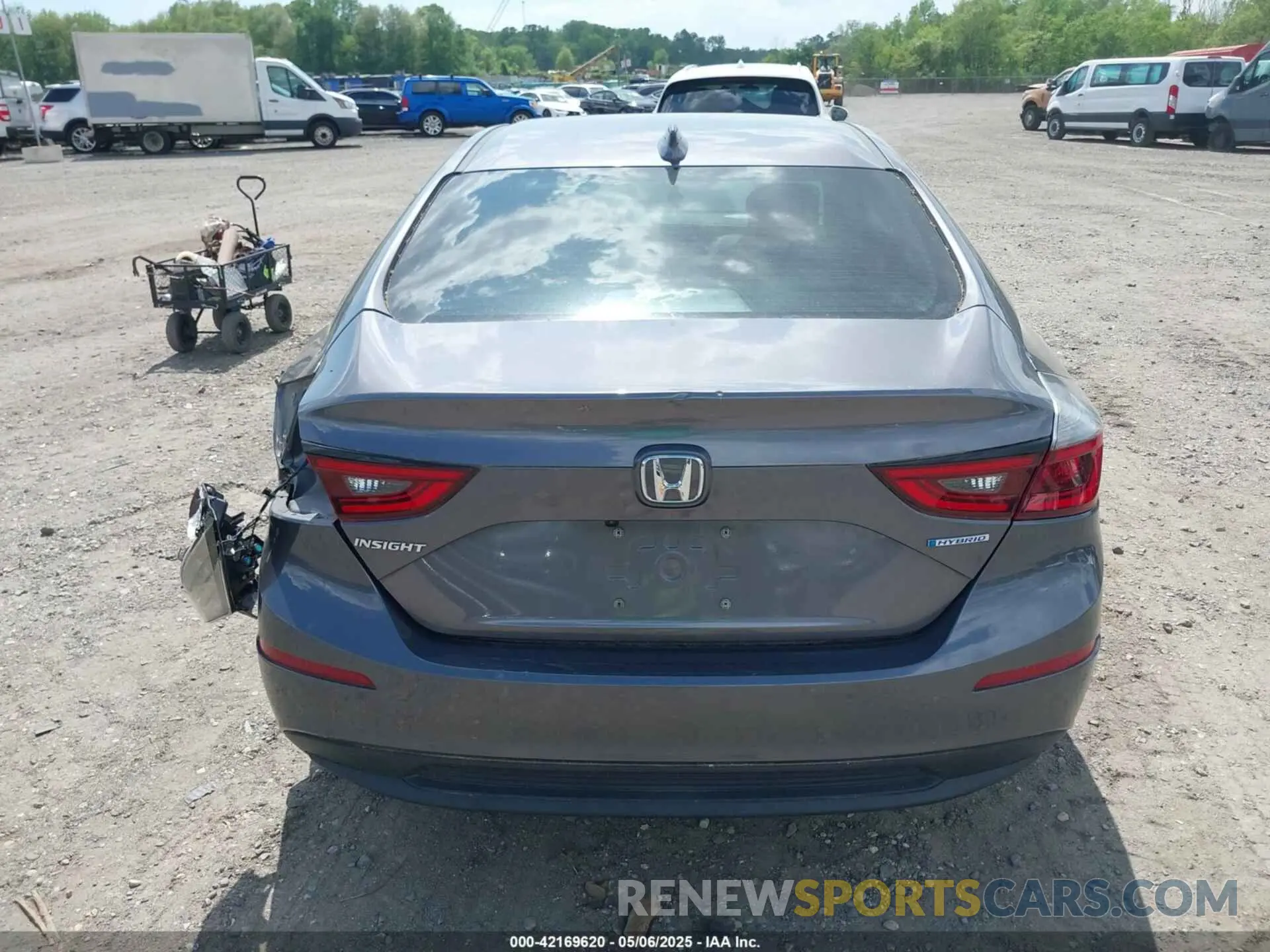17 Photograph of a damaged car 19XZE4F16KE011059 HONDA INSIGHT 2019