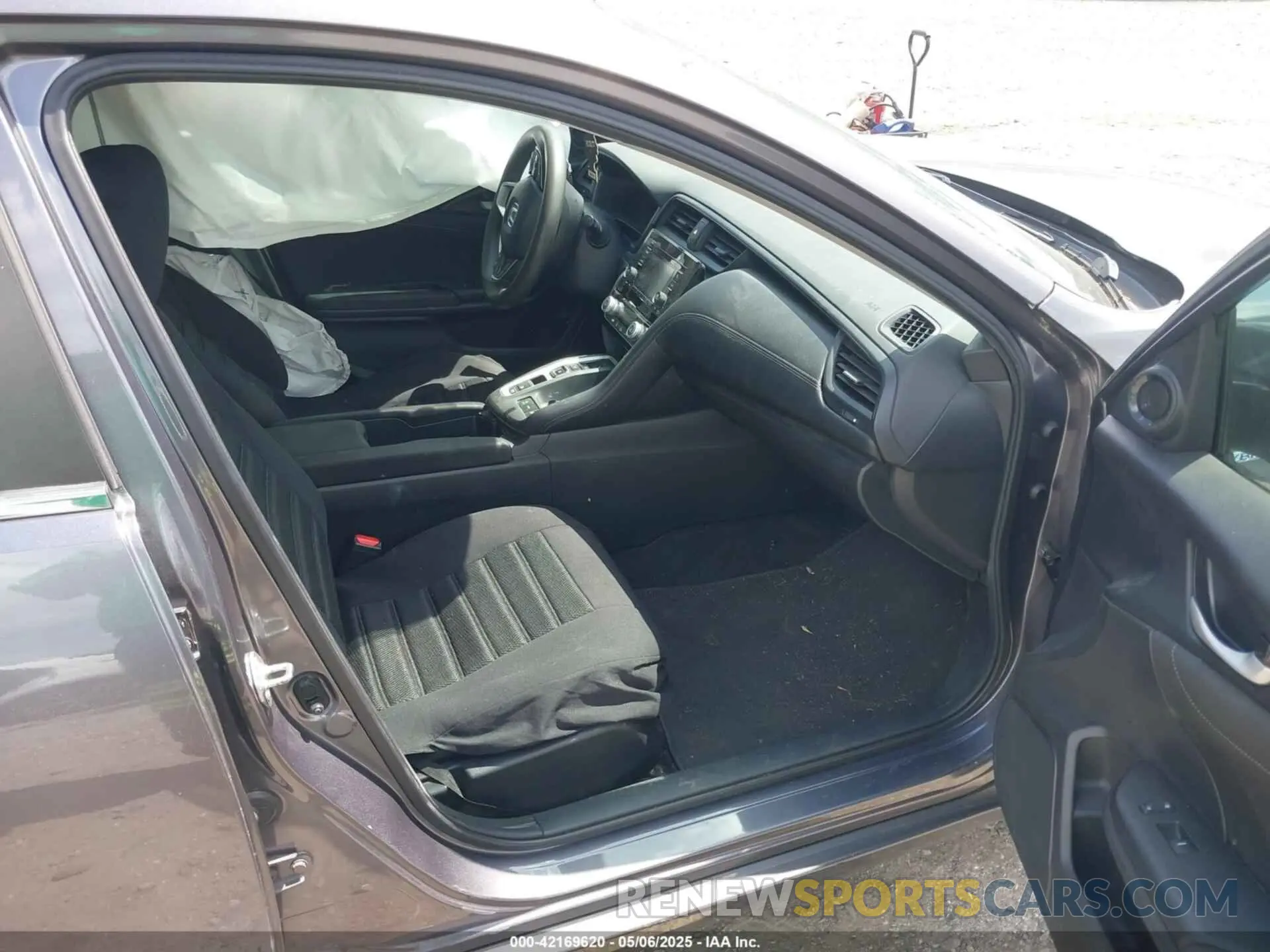 5 Photograph of a damaged car 19XZE4F16KE011059 HONDA INSIGHT 2019