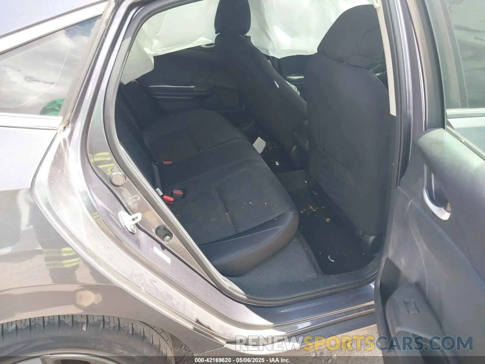 8 Photograph of a damaged car 19XZE4F16KE011059 HONDA INSIGHT 2019