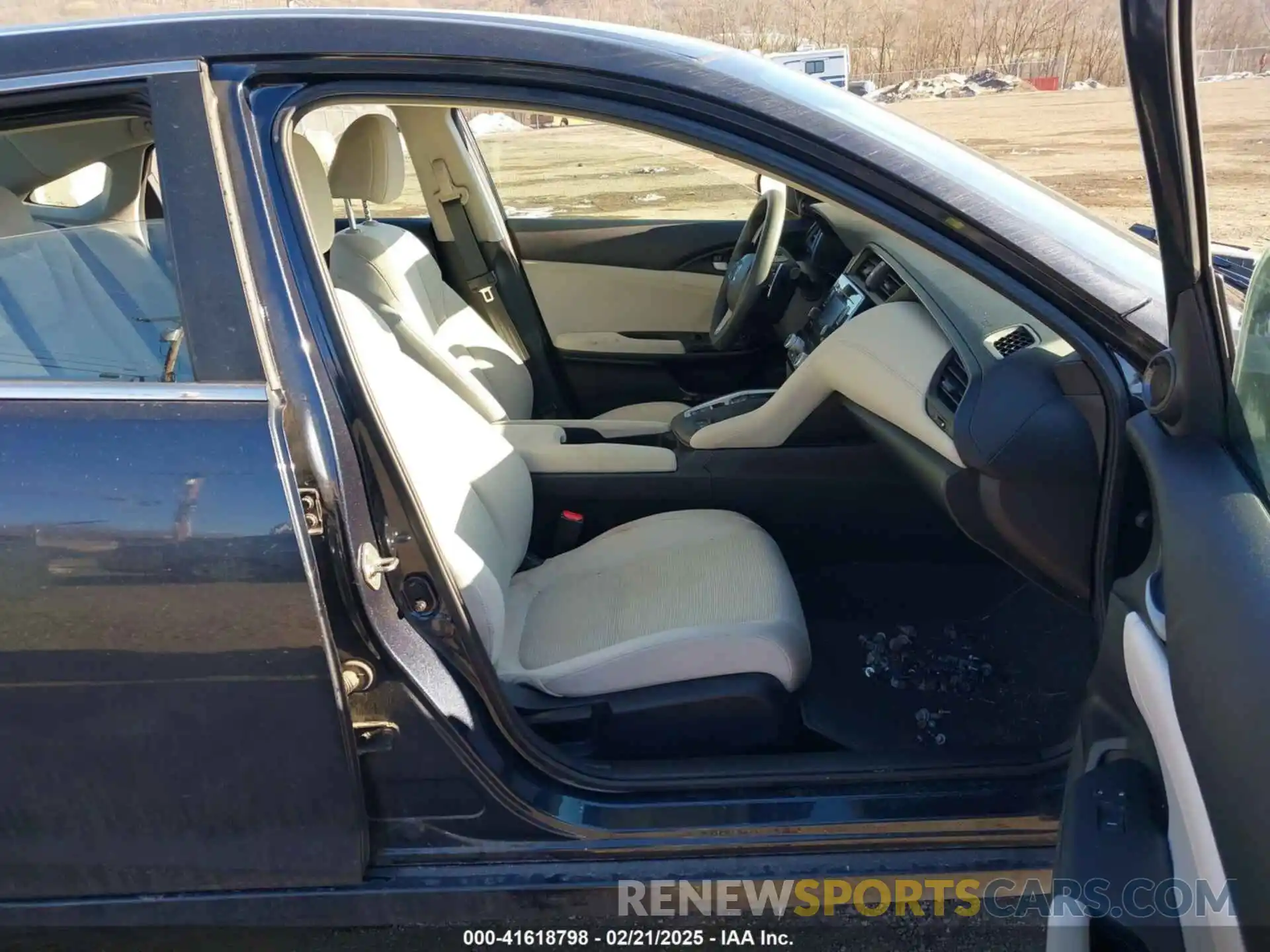 5 Photograph of a damaged car 19XZE4F16KE022224 HONDA INSIGHT 2019