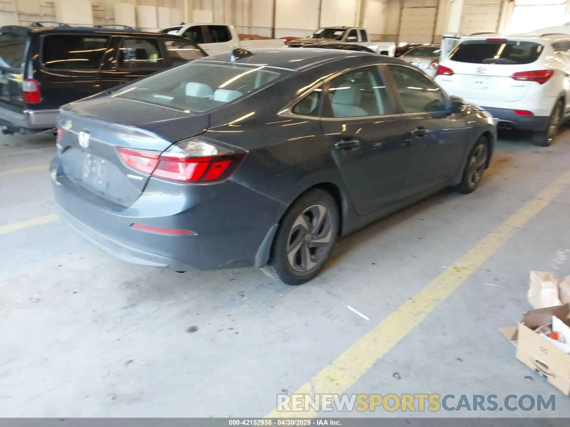 4 Photograph of a damaged car 19XZE4F16KE026659 HONDA INSIGHT 2019