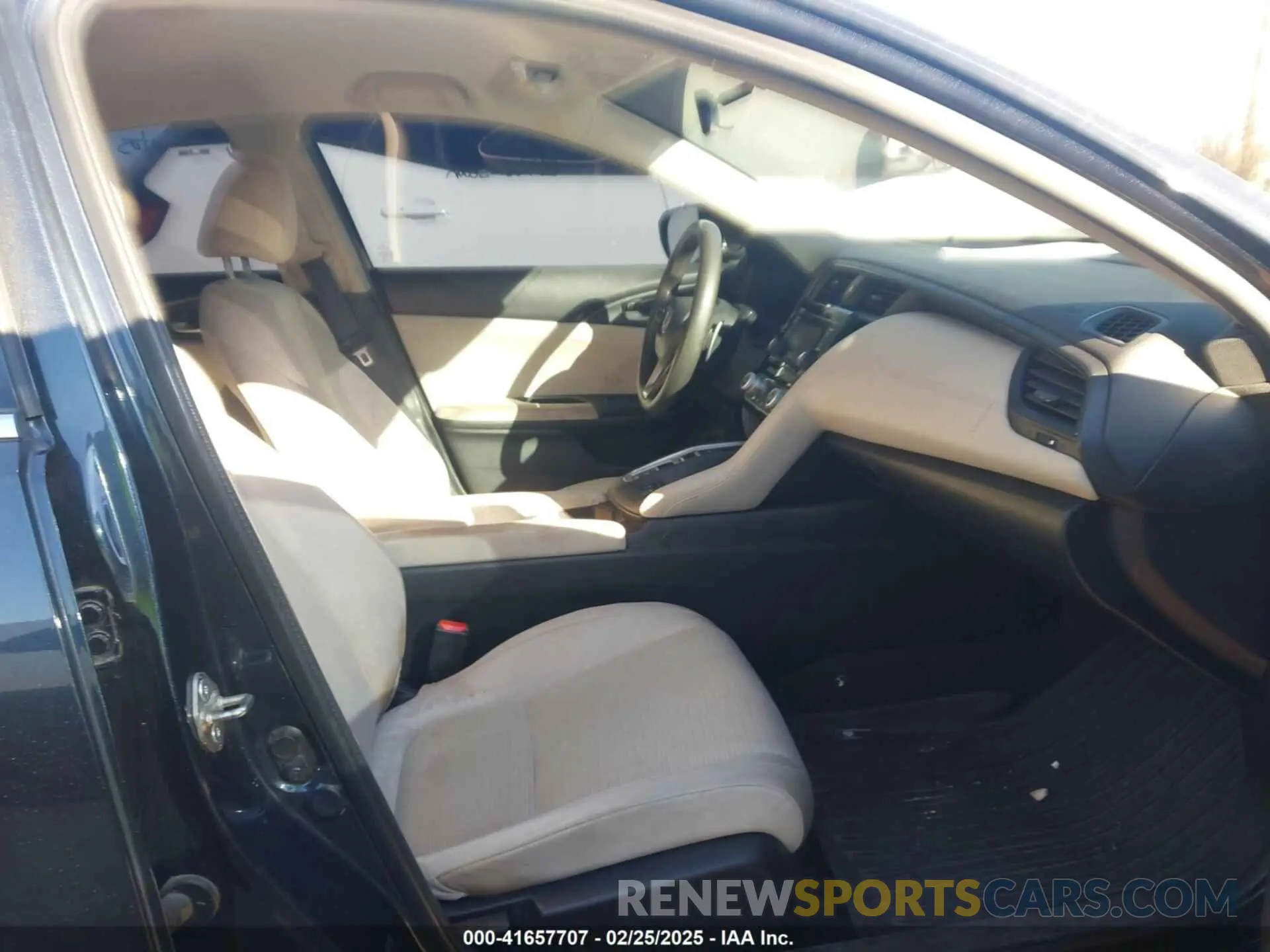5 Photograph of a damaged car 19XZE4F17KE003004 HONDA INSIGHT 2019