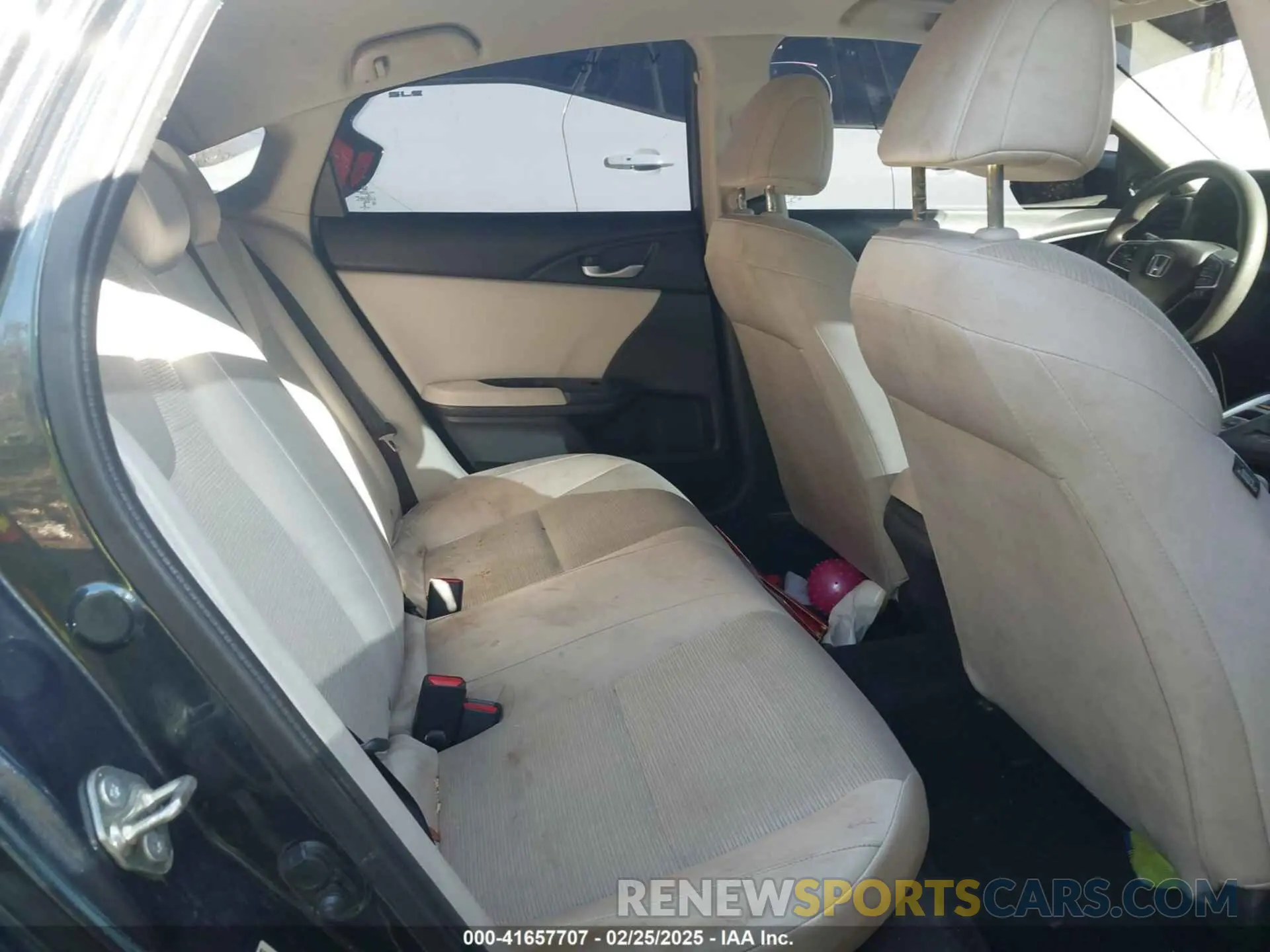 8 Photograph of a damaged car 19XZE4F17KE003004 HONDA INSIGHT 2019