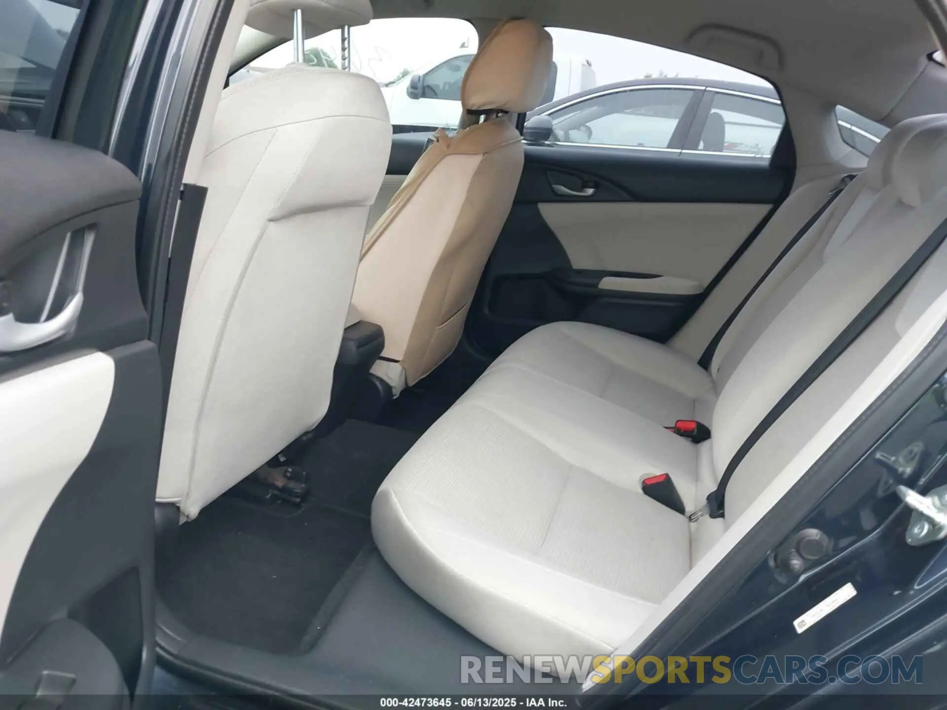 8 Photograph of a damaged car 19XZE4F17KE004511 HONDA INSIGHT 2019