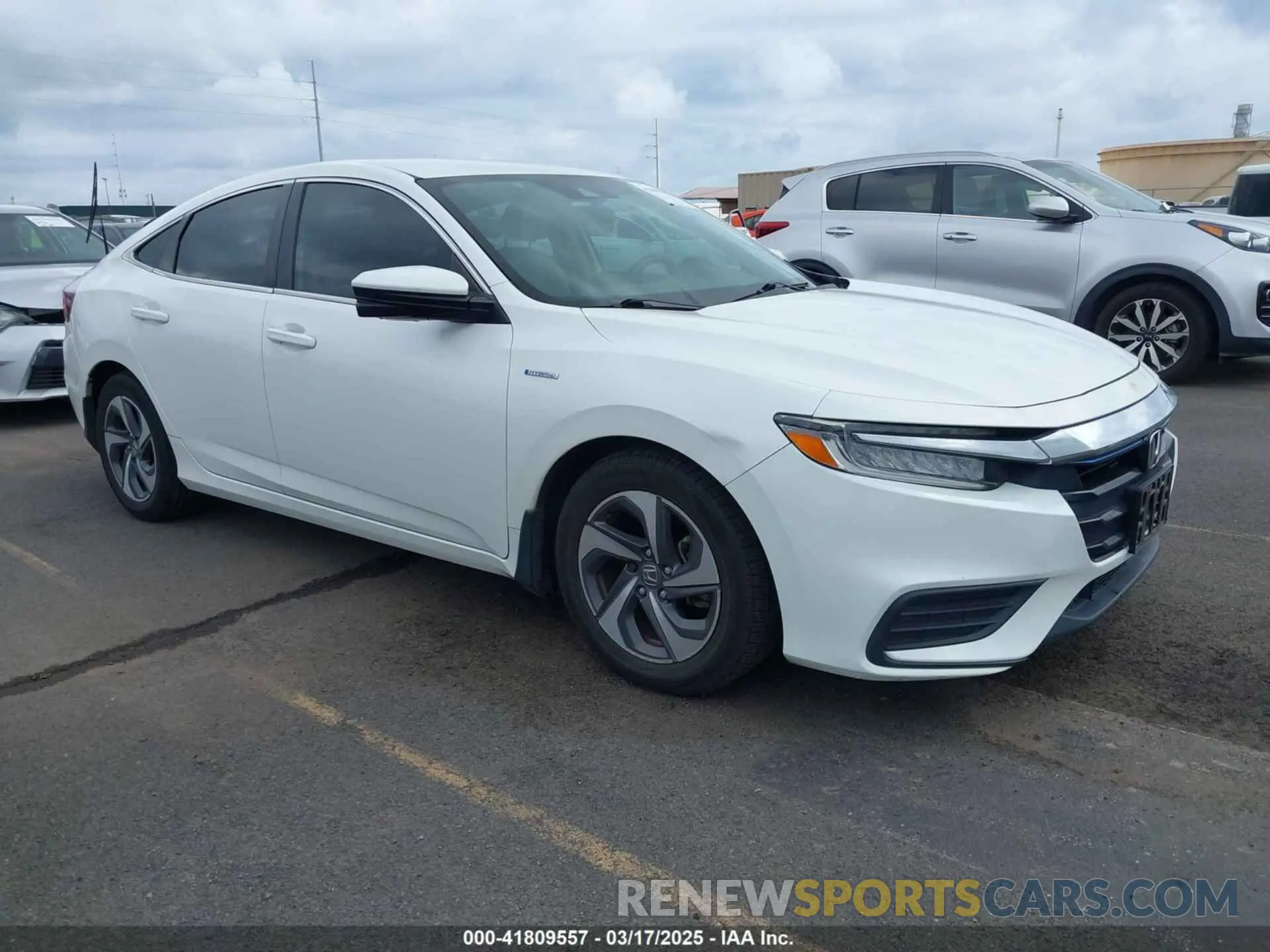 1 Photograph of a damaged car 19XZE4F50KE005082 HONDA INSIGHT 2019