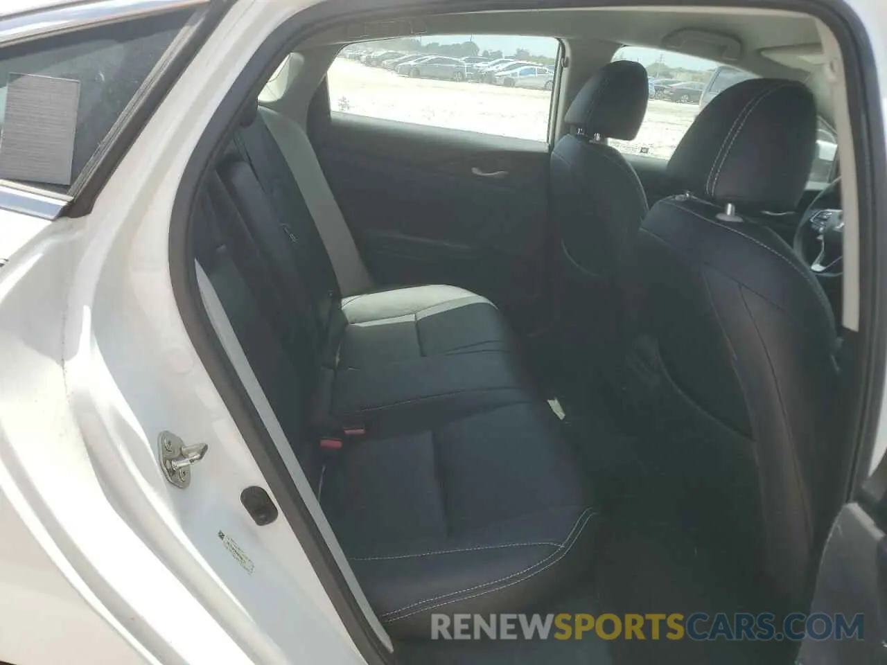 10 Photograph of a damaged car 19XZE4F50KE006314 HONDA INSIGHT 2019