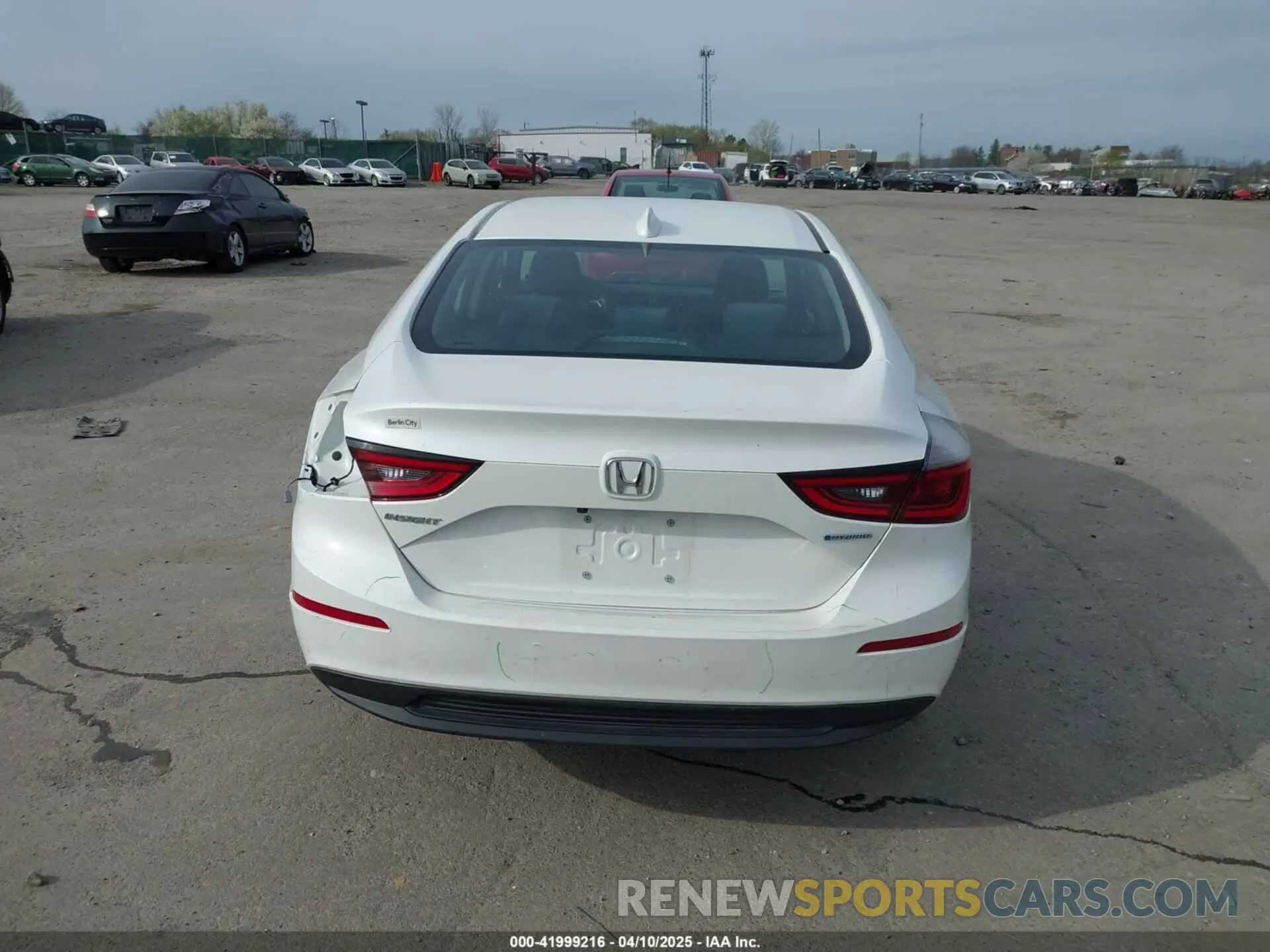 17 Photograph of a damaged car 19XZE4F50KE010136 HONDA INSIGHT 2019