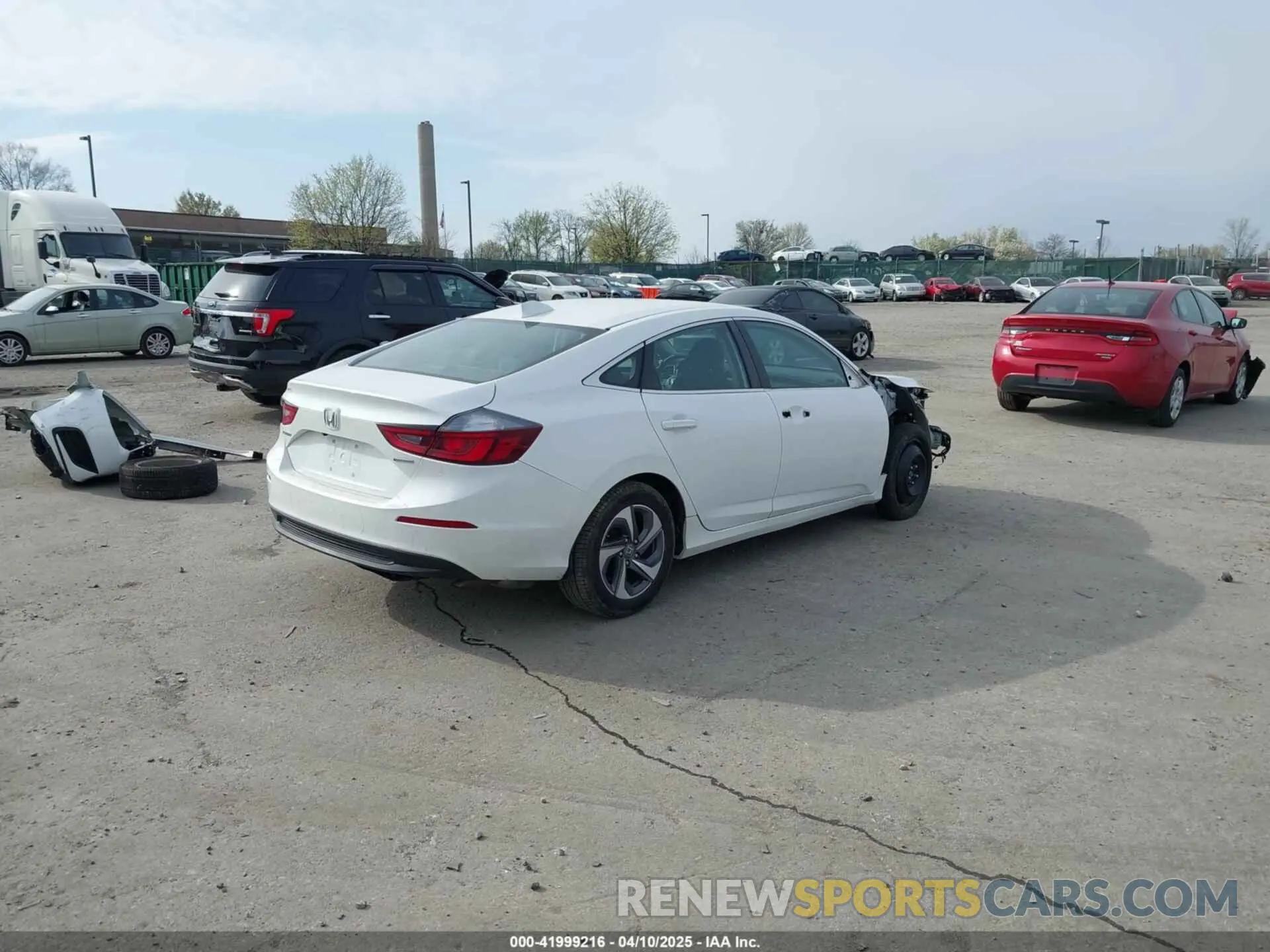 4 Photograph of a damaged car 19XZE4F50KE010136 HONDA INSIGHT 2019