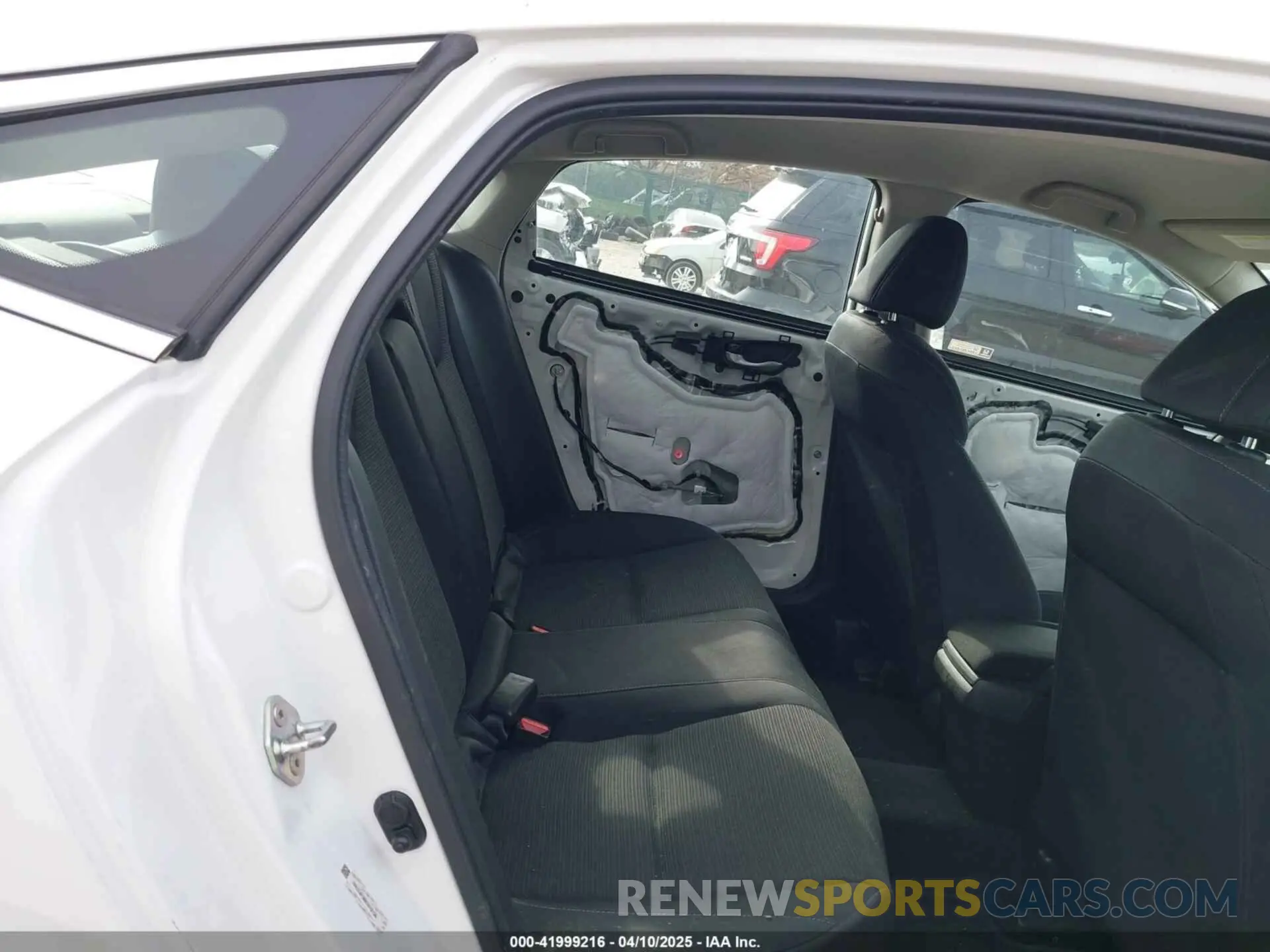 8 Photograph of a damaged car 19XZE4F50KE010136 HONDA INSIGHT 2019