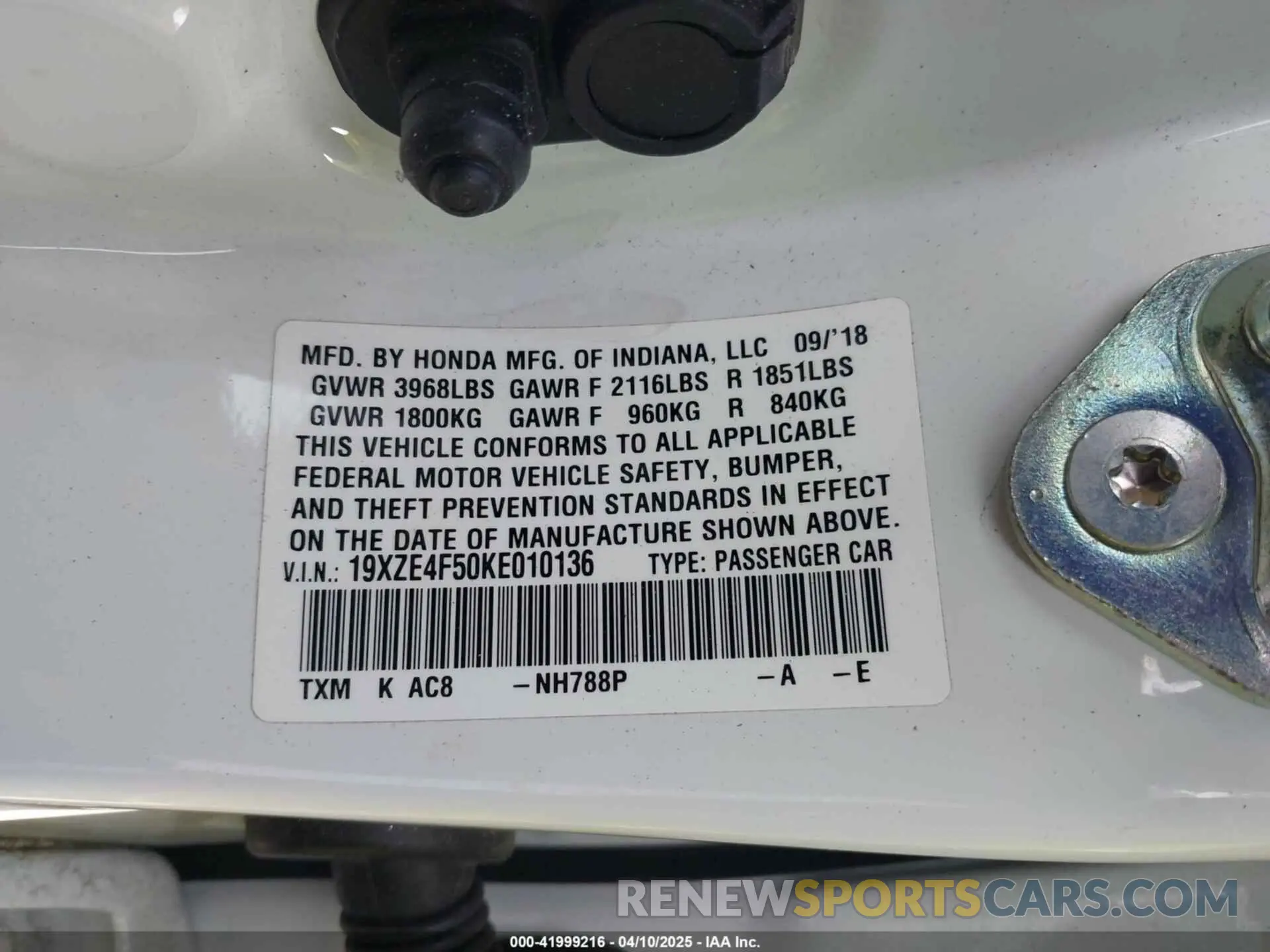 9 Photograph of a damaged car 19XZE4F50KE010136 HONDA INSIGHT 2019