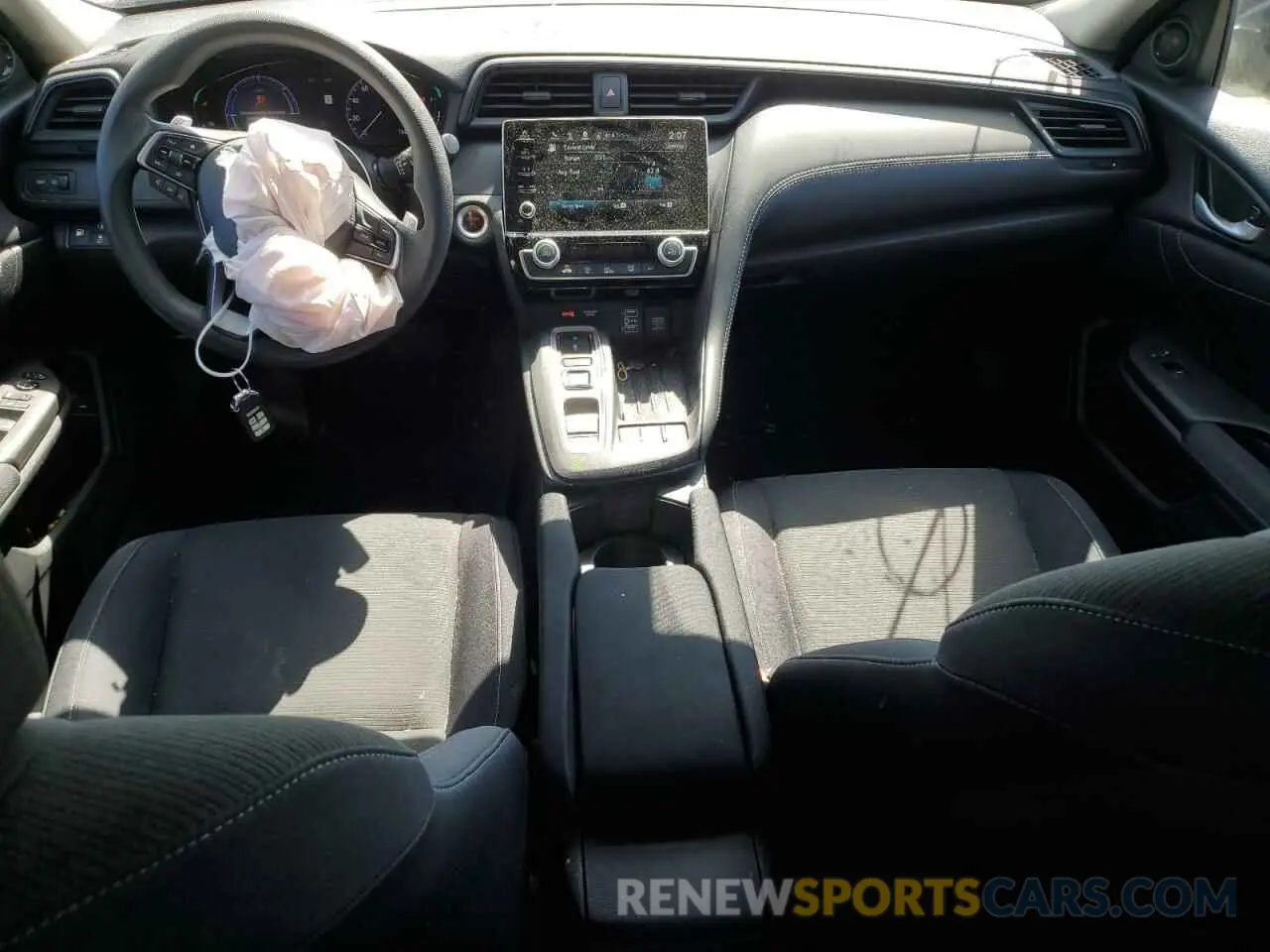 8 Photograph of a damaged car 19XZE4F50KE026174 HONDA INSIGHT 2019