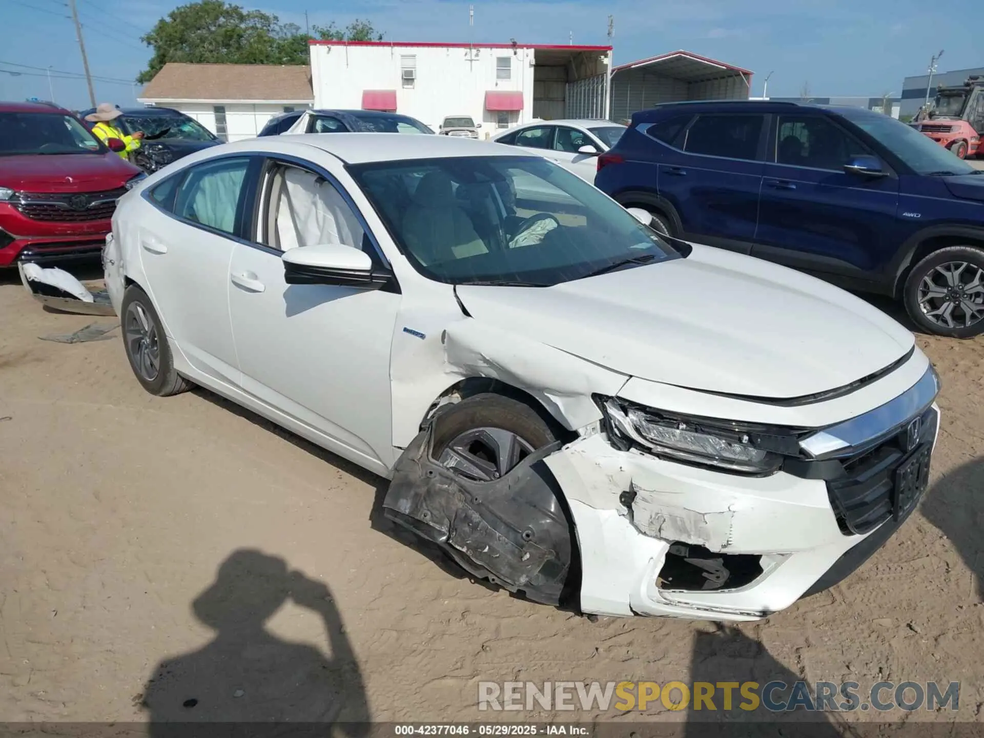 1 Photograph of a damaged car 19XZE4F50KE027924 HONDA INSIGHT 2019