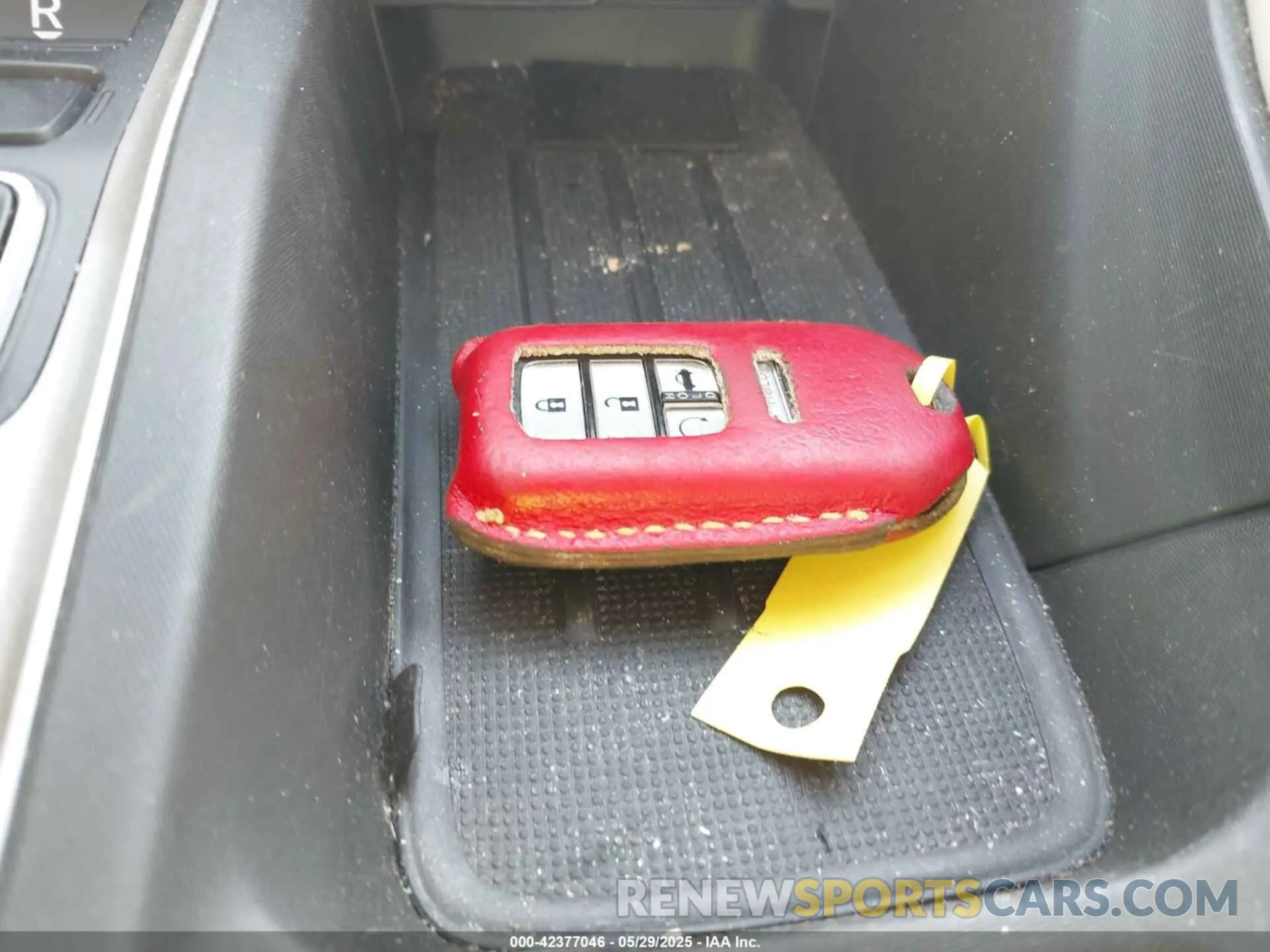 11 Photograph of a damaged car 19XZE4F50KE027924 HONDA INSIGHT 2019