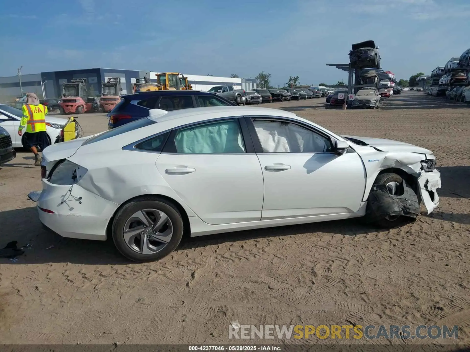 14 Photograph of a damaged car 19XZE4F50KE027924 HONDA INSIGHT 2019