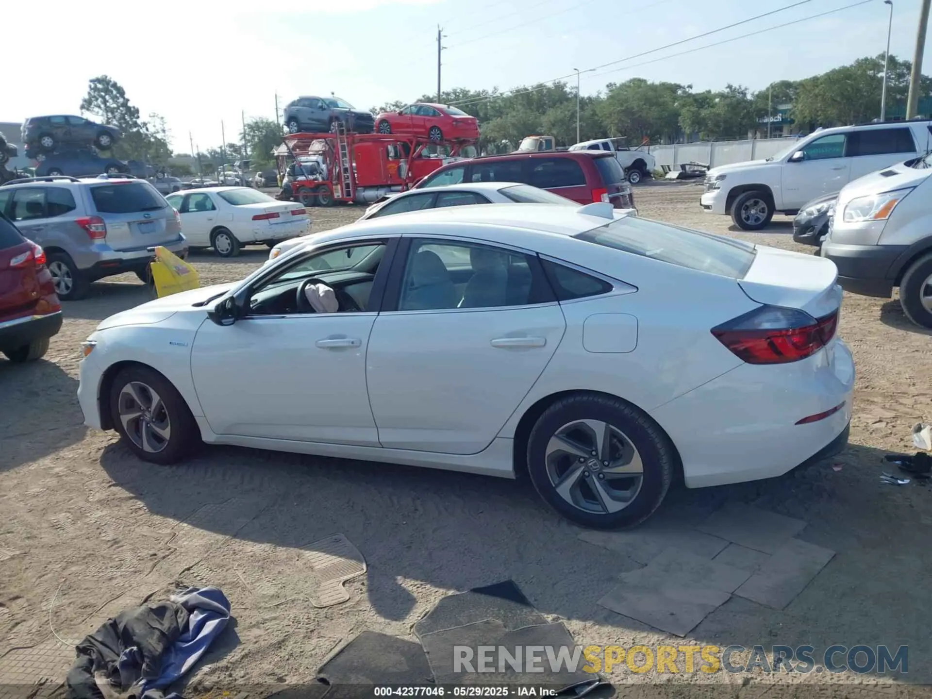 15 Photograph of a damaged car 19XZE4F50KE027924 HONDA INSIGHT 2019