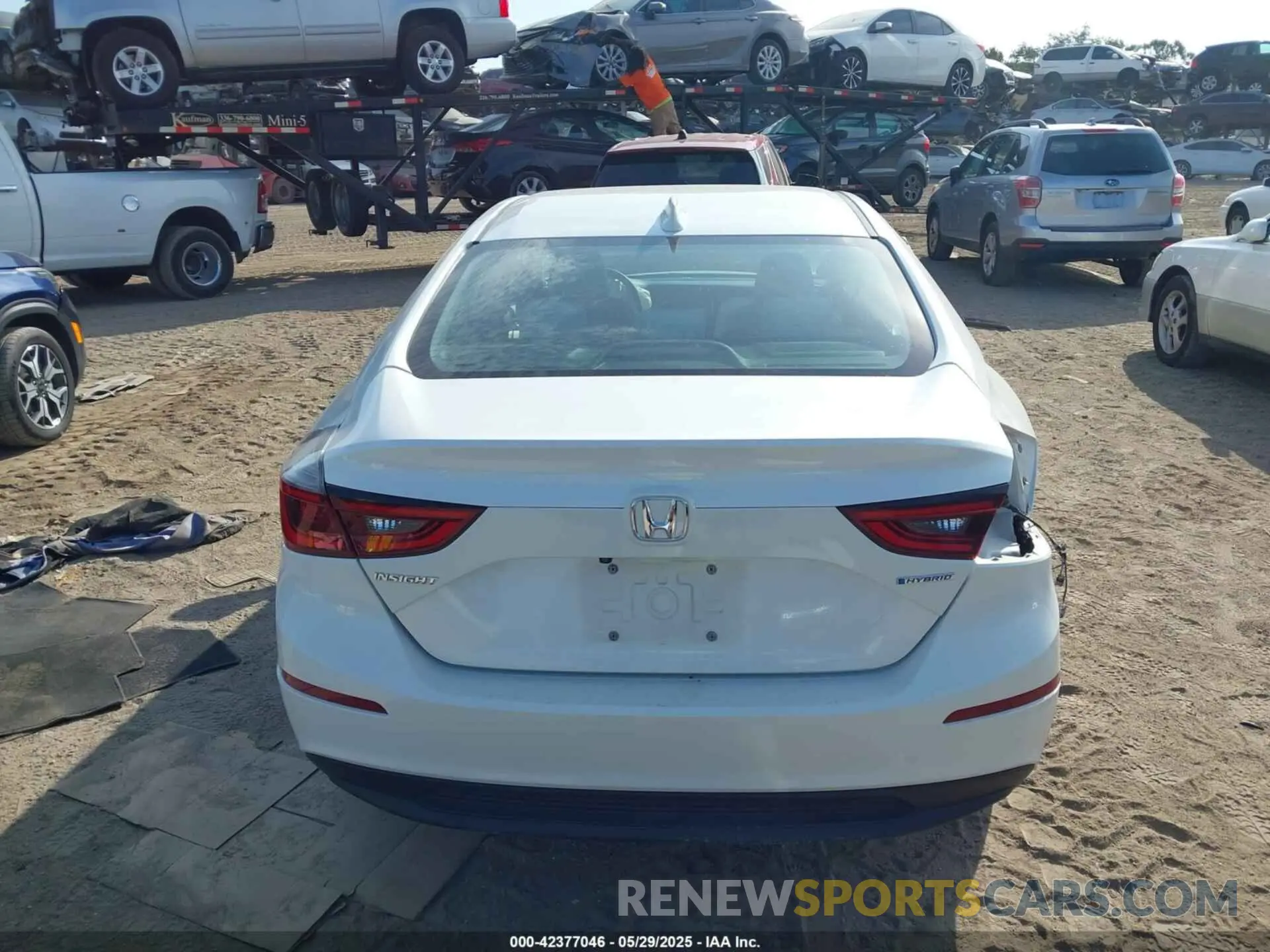 17 Photograph of a damaged car 19XZE4F50KE027924 HONDA INSIGHT 2019