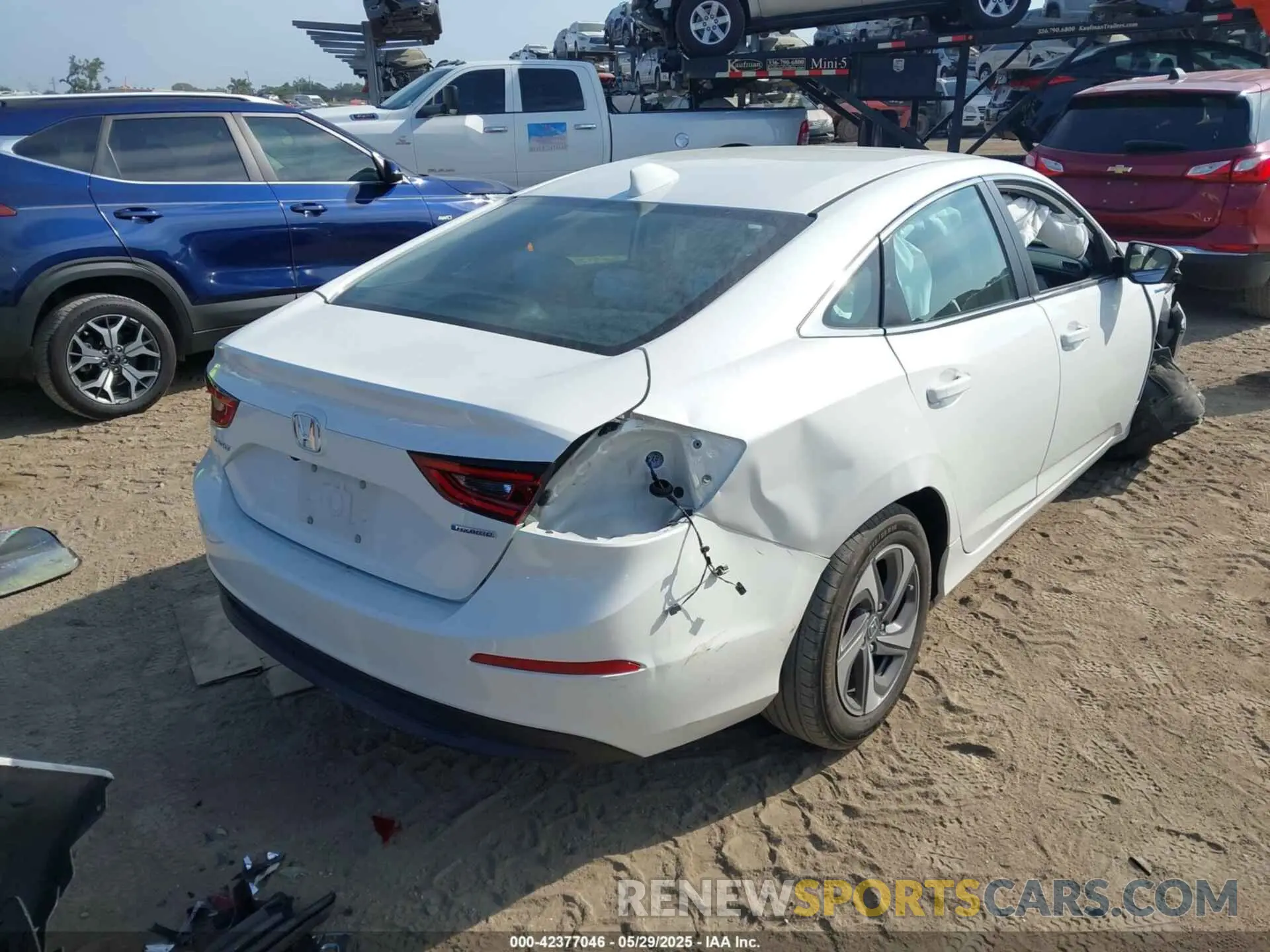 4 Photograph of a damaged car 19XZE4F50KE027924 HONDA INSIGHT 2019