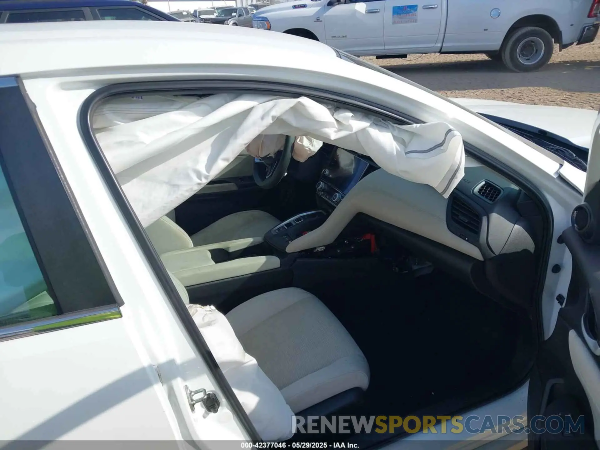 5 Photograph of a damaged car 19XZE4F50KE027924 HONDA INSIGHT 2019