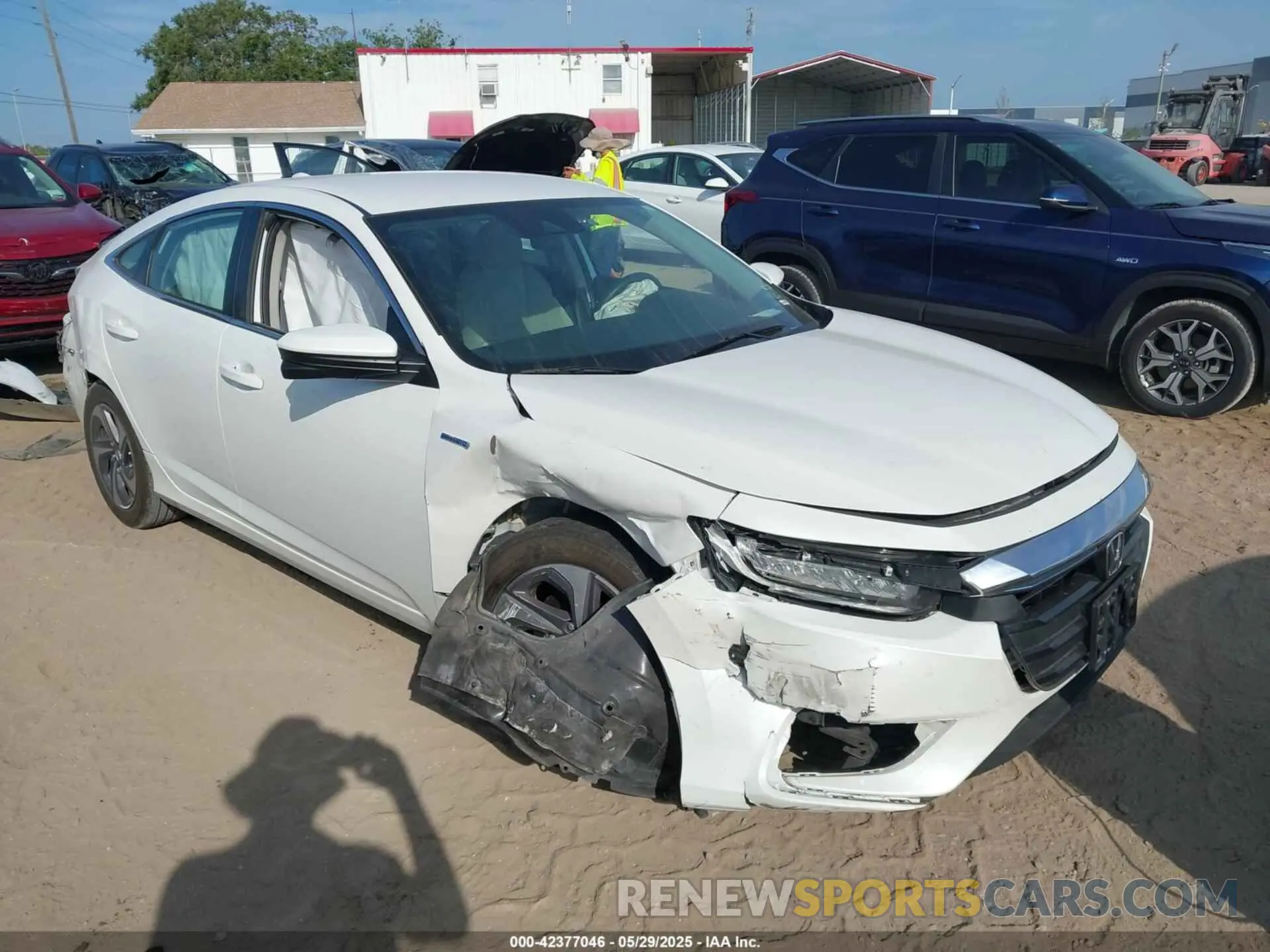 6 Photograph of a damaged car 19XZE4F50KE027924 HONDA INSIGHT 2019