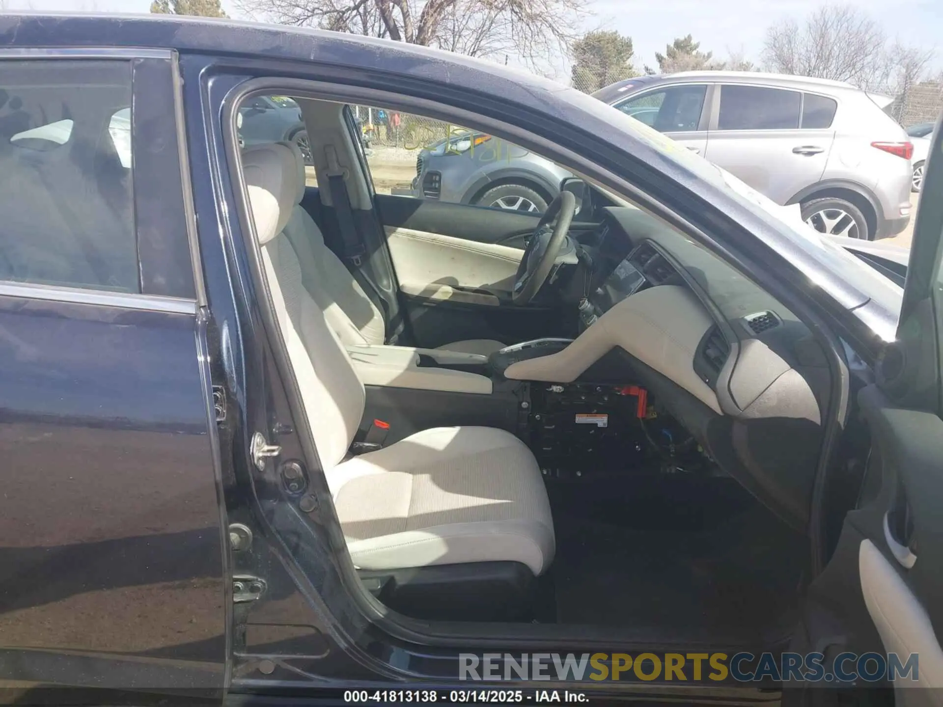 5 Photograph of a damaged car 19XZE4F51KE022571 HONDA INSIGHT 2019