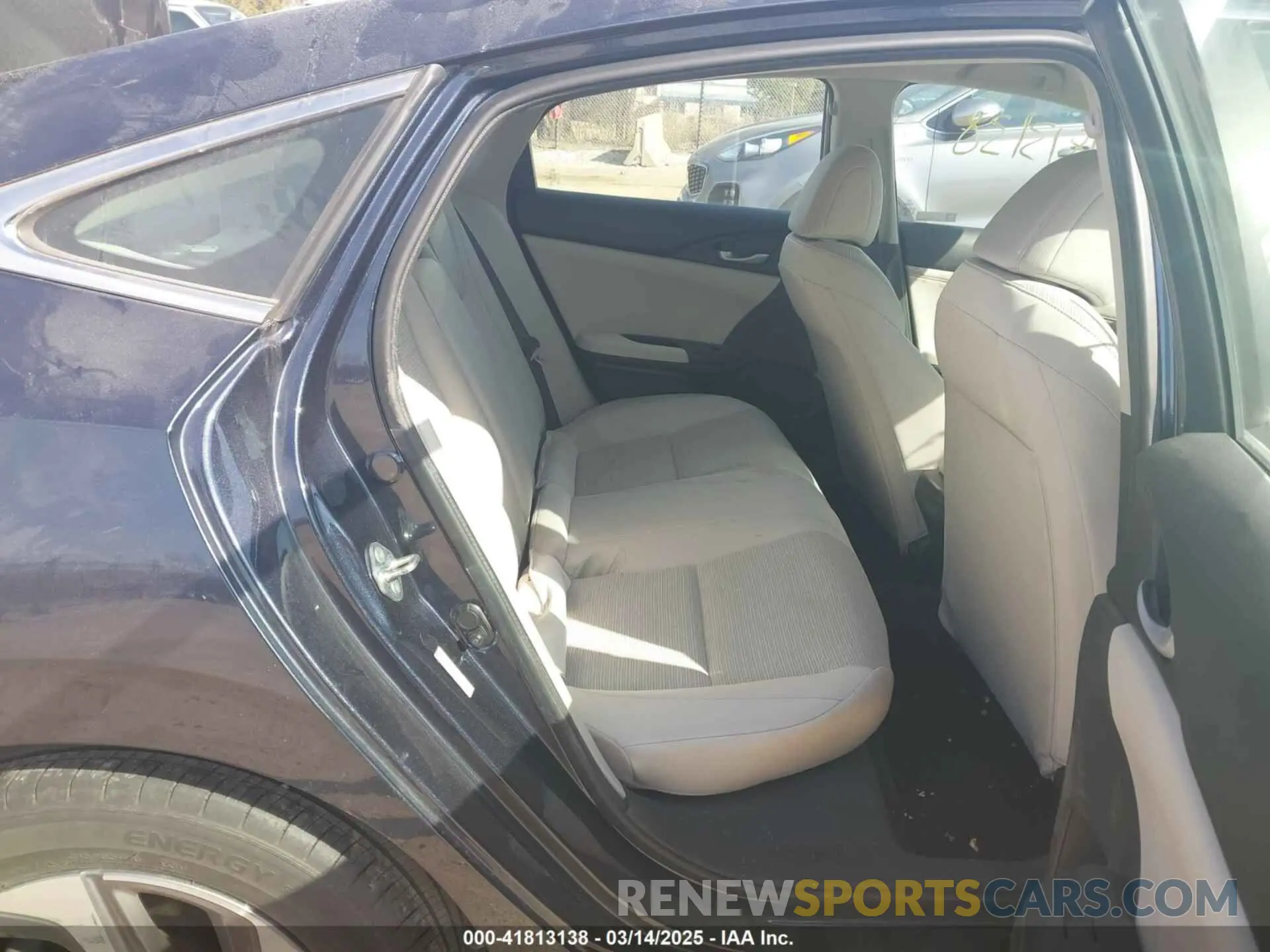 8 Photograph of a damaged car 19XZE4F51KE022571 HONDA INSIGHT 2019