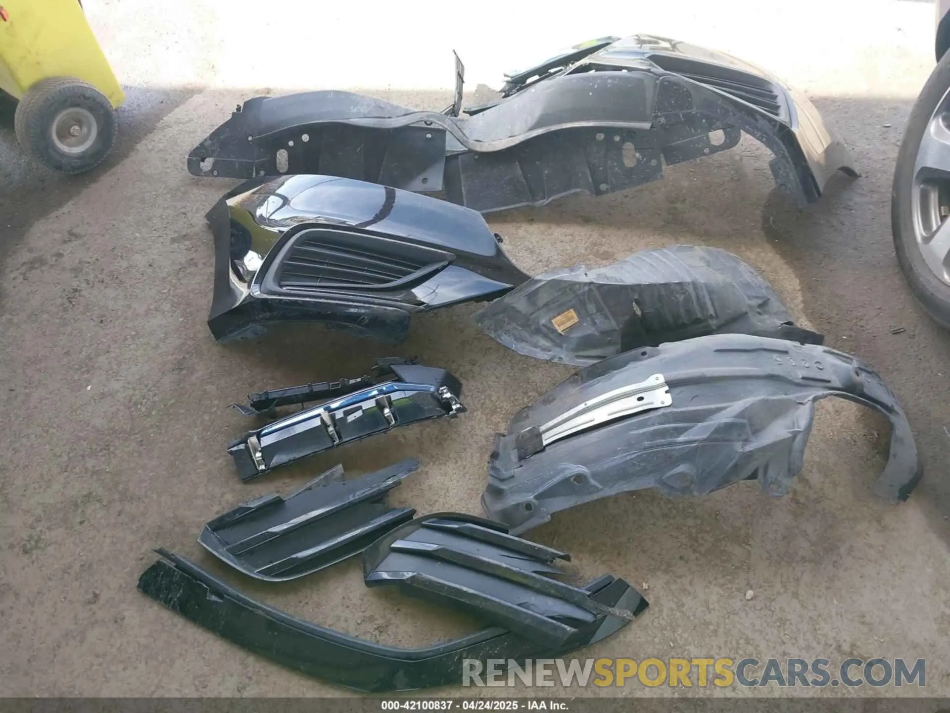 12 Photograph of a damaged car 19XZE4F52KE014737 HONDA INSIGHT 2019