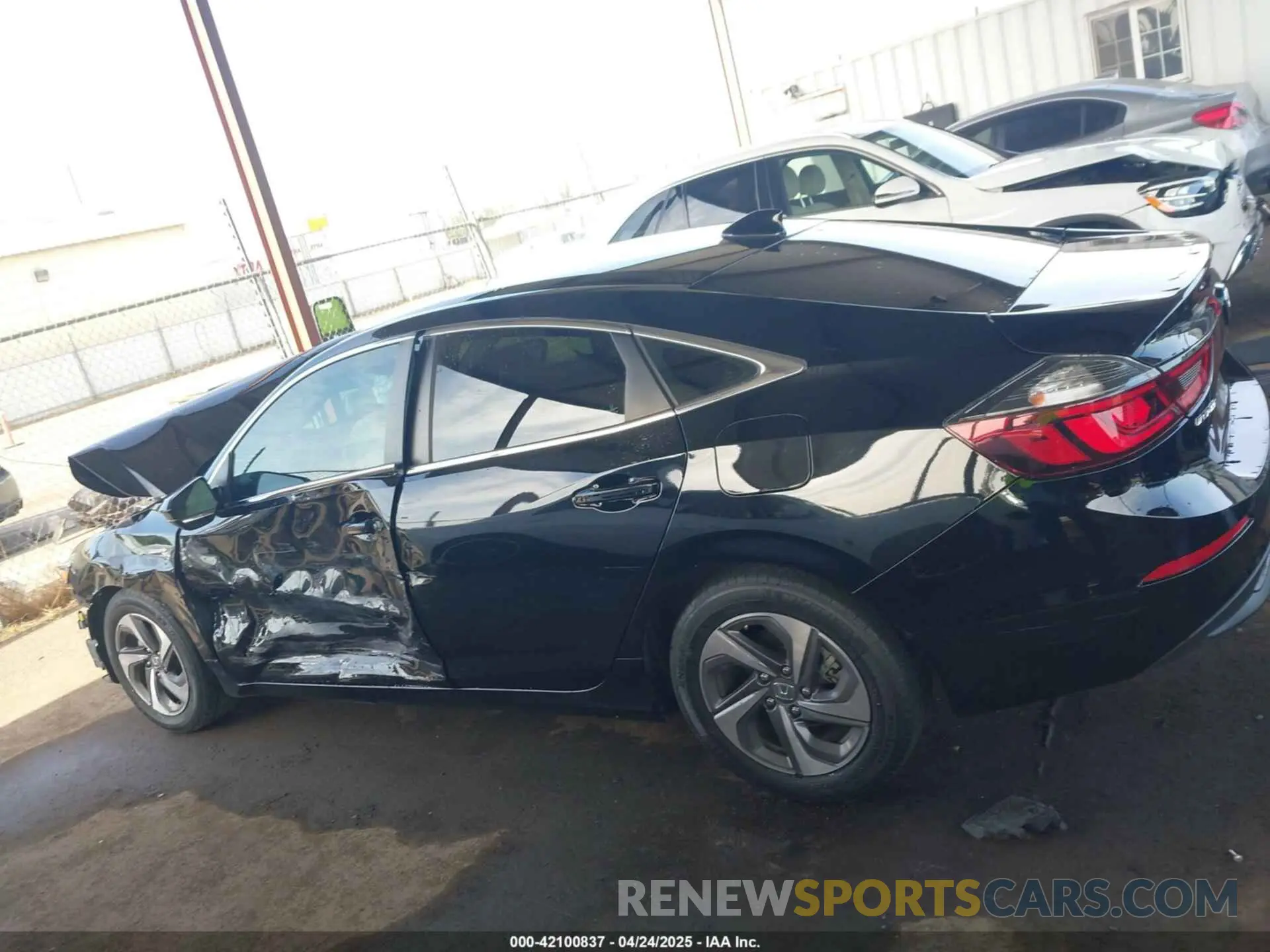 15 Photograph of a damaged car 19XZE4F52KE014737 HONDA INSIGHT 2019