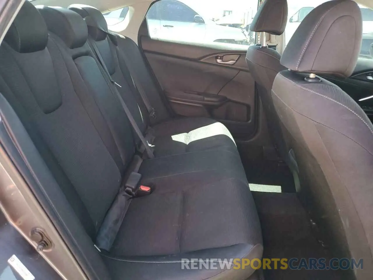 10 Photograph of a damaged car 19XZE4F52KE033983 HONDA INSIGHT 2019