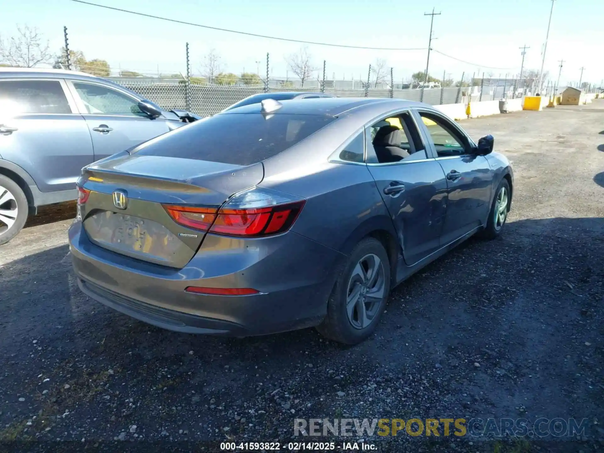 4 Photograph of a damaged car 19XZE4F53KE032762 HONDA INSIGHT 2019