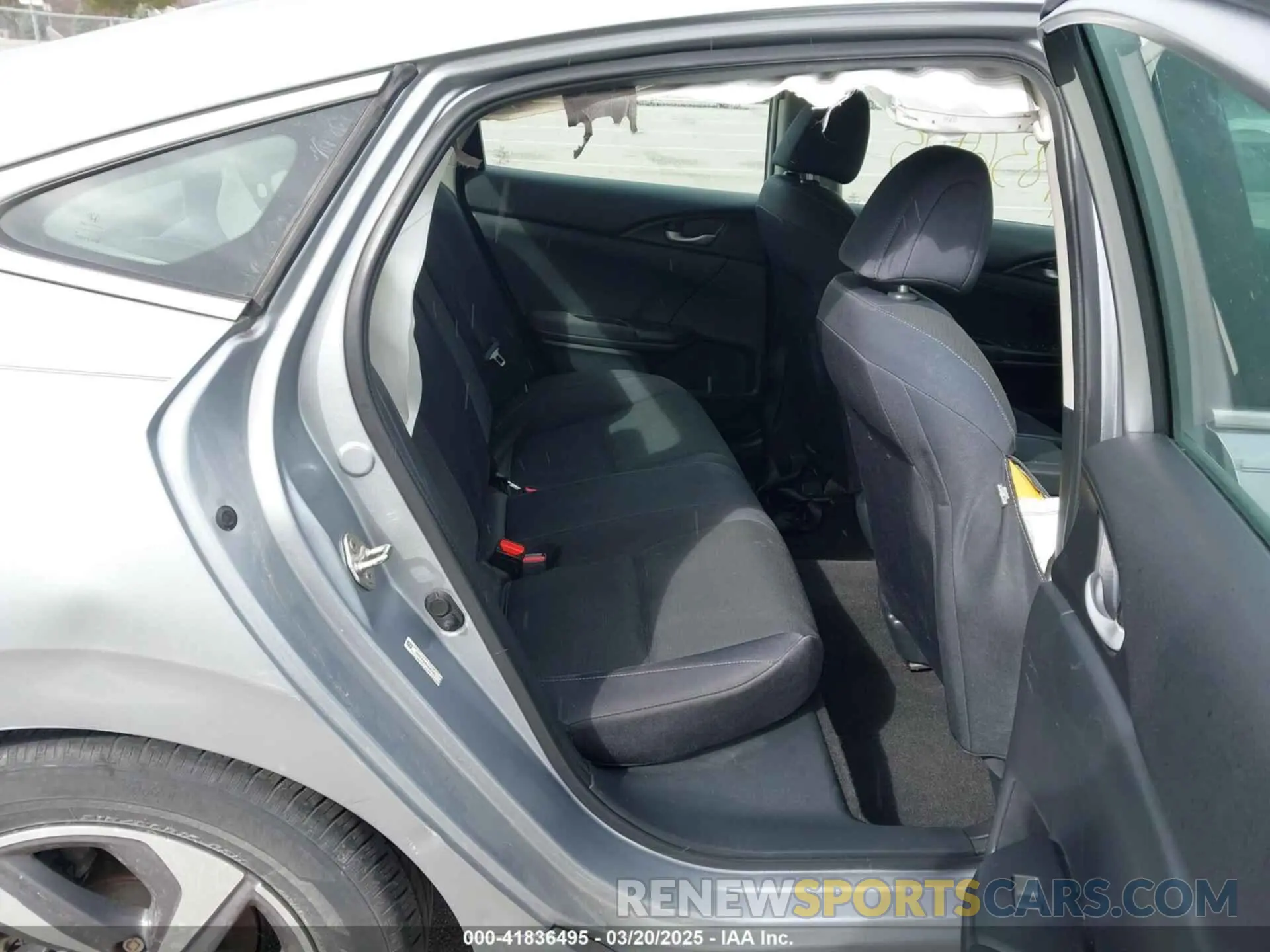 8 Photograph of a damaged car 19XZE4F54KE010155 HONDA INSIGHT 2019
