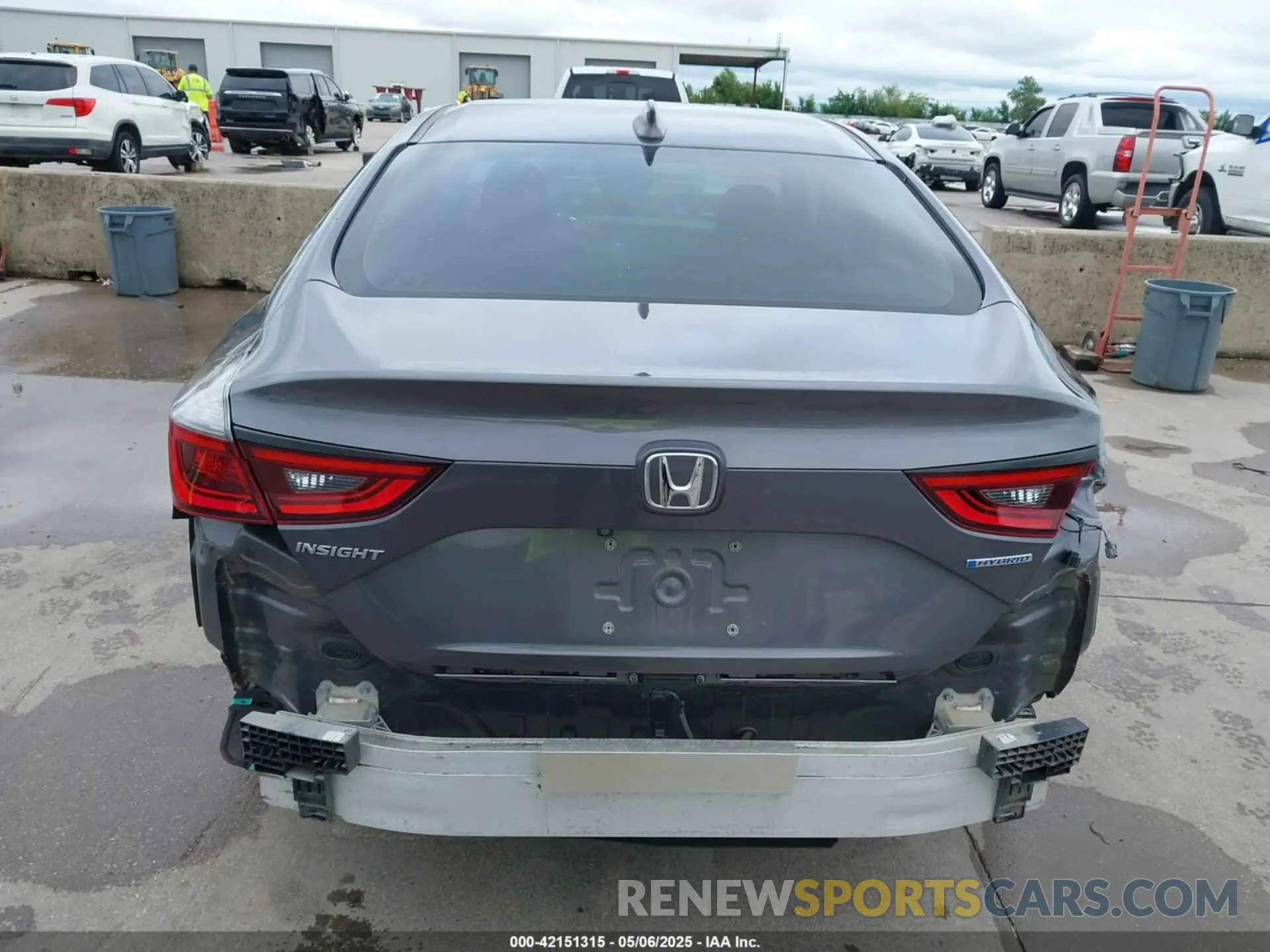 17 Photograph of a damaged car 19XZE4F56KE025837 HONDA INSIGHT 2019