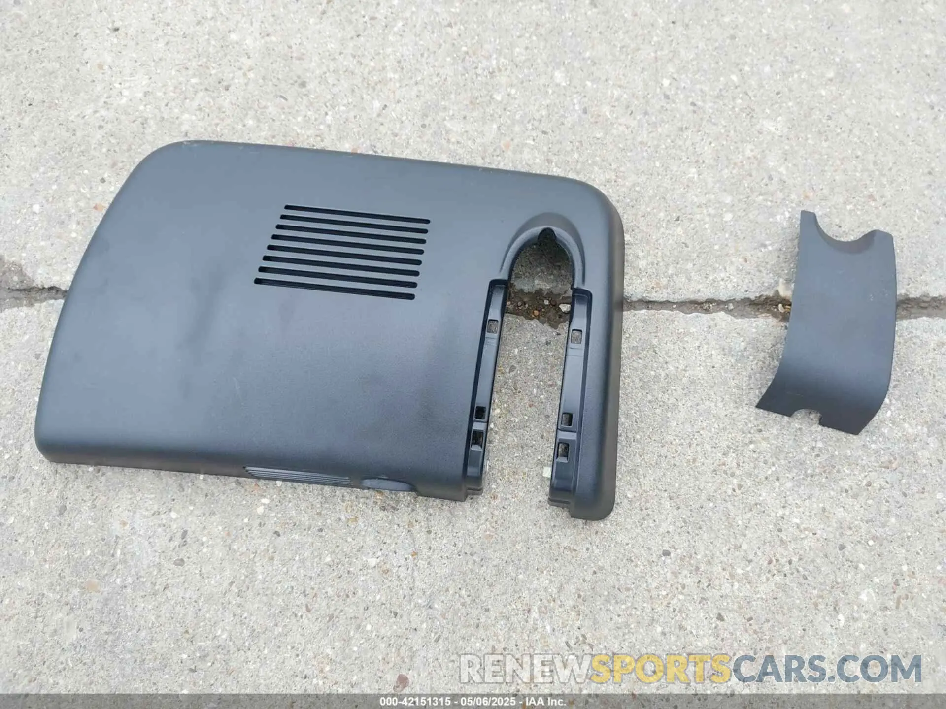 19 Photograph of a damaged car 19XZE4F56KE025837 HONDA INSIGHT 2019