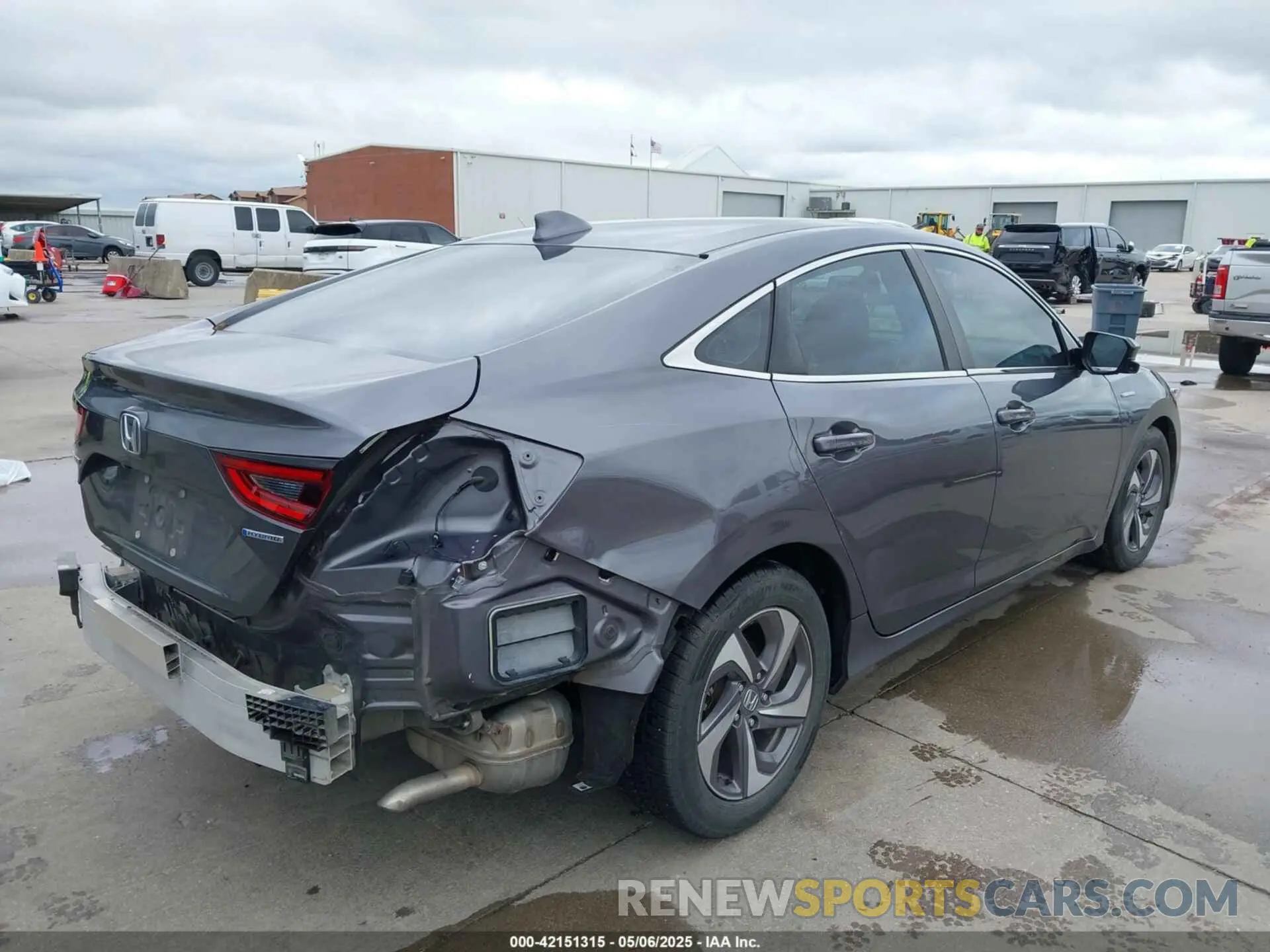 4 Photograph of a damaged car 19XZE4F56KE025837 HONDA INSIGHT 2019