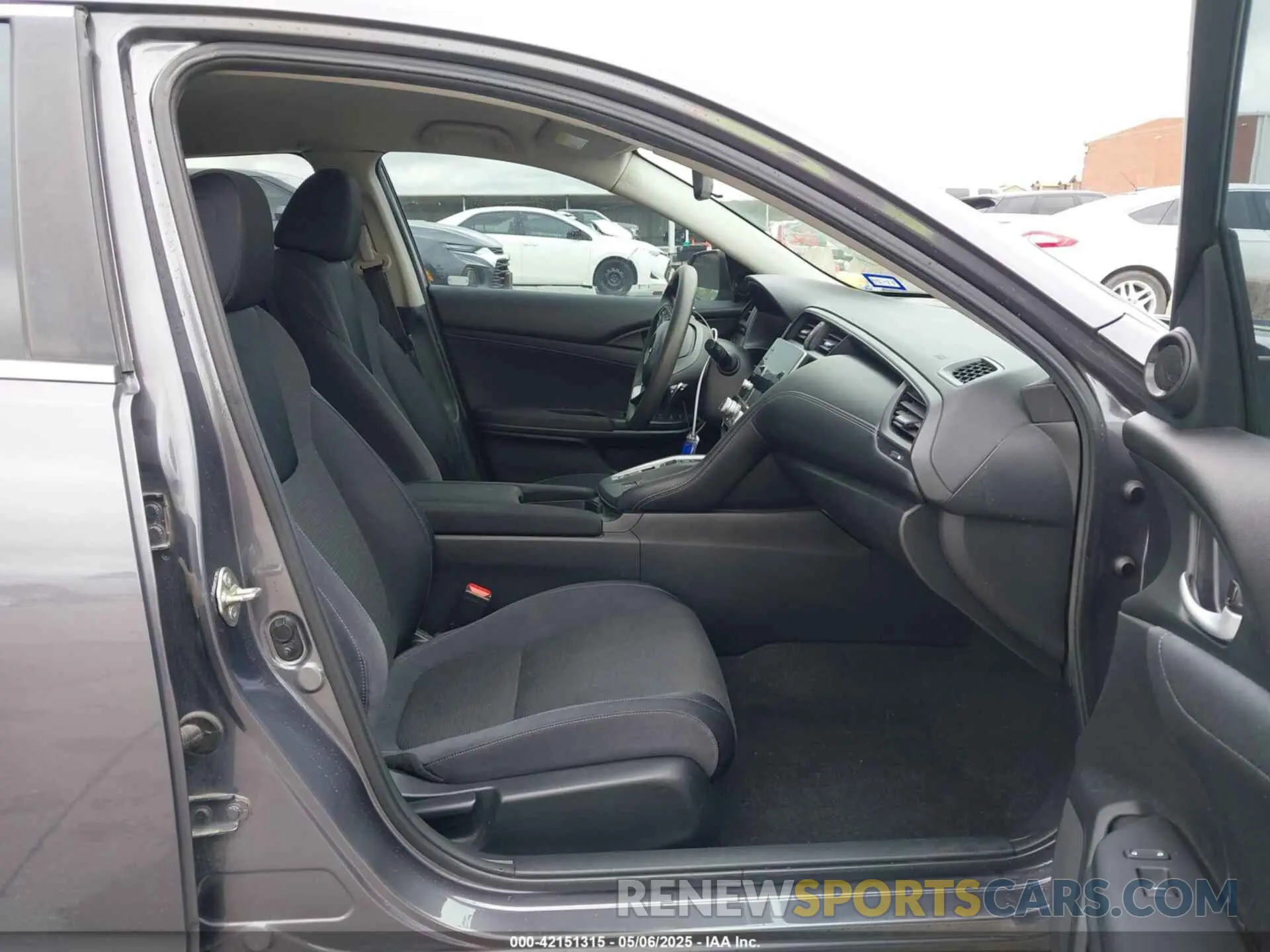 5 Photograph of a damaged car 19XZE4F56KE025837 HONDA INSIGHT 2019