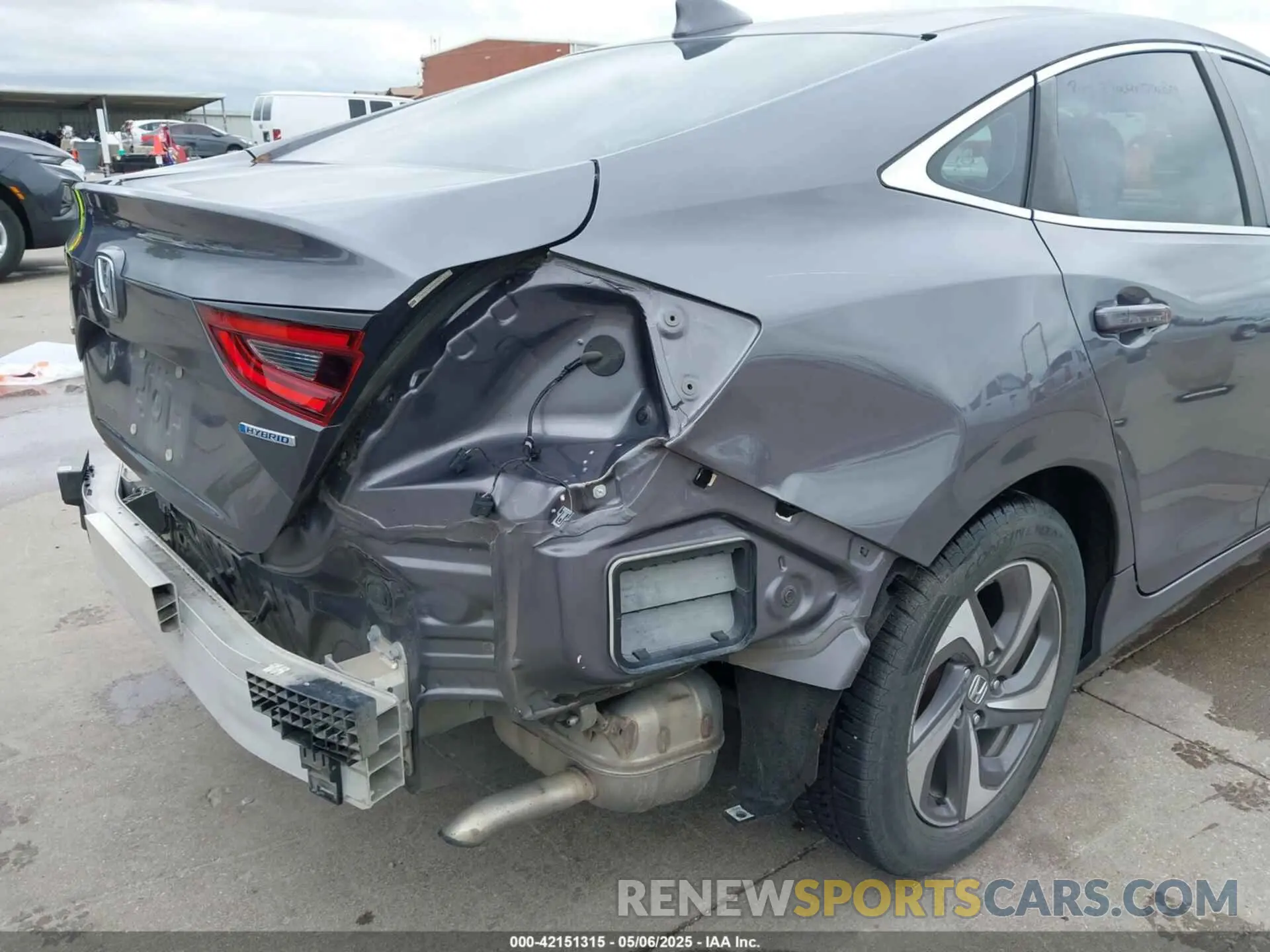 6 Photograph of a damaged car 19XZE4F56KE025837 HONDA INSIGHT 2019